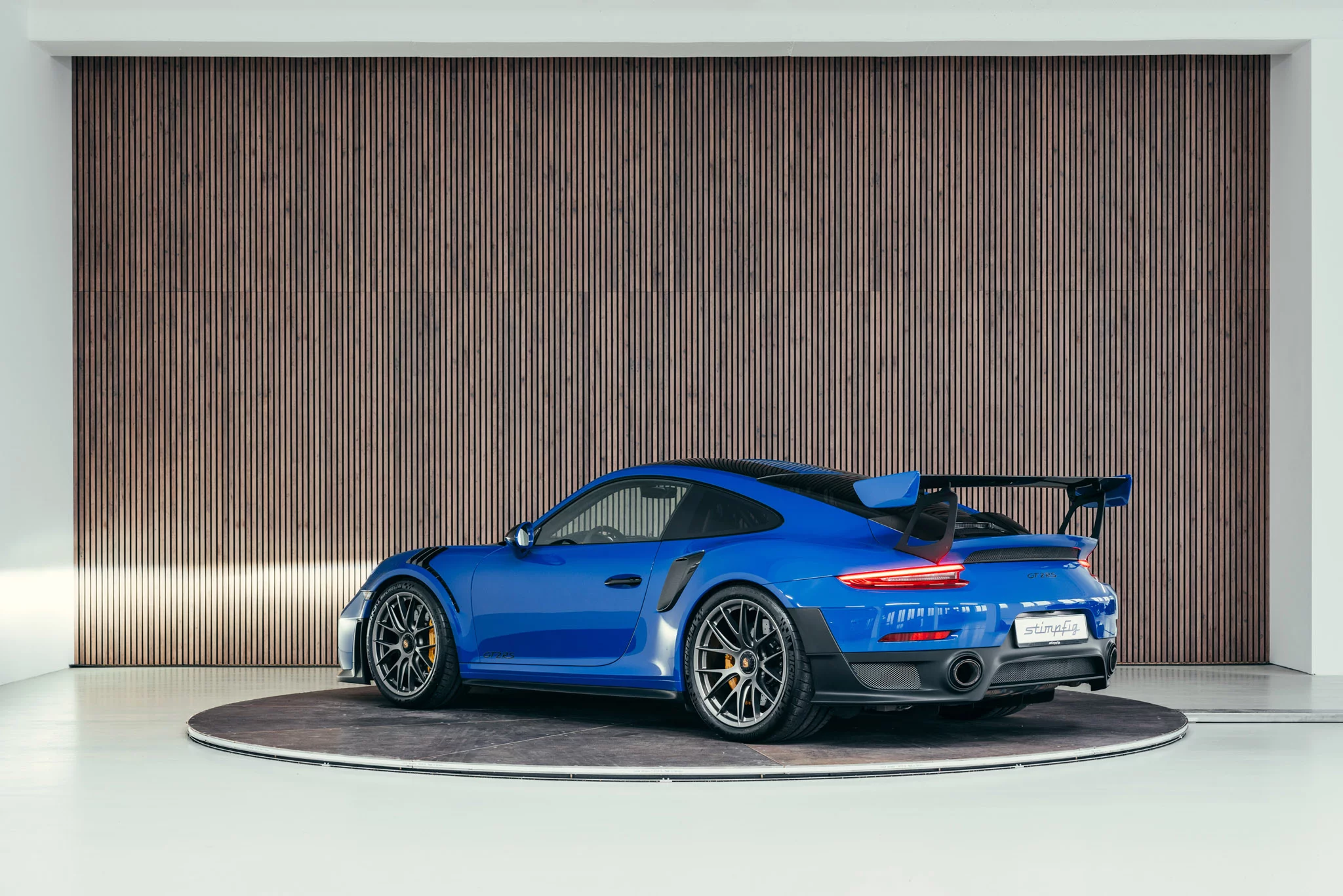 Club Blue Porsche 911 GT2 RS