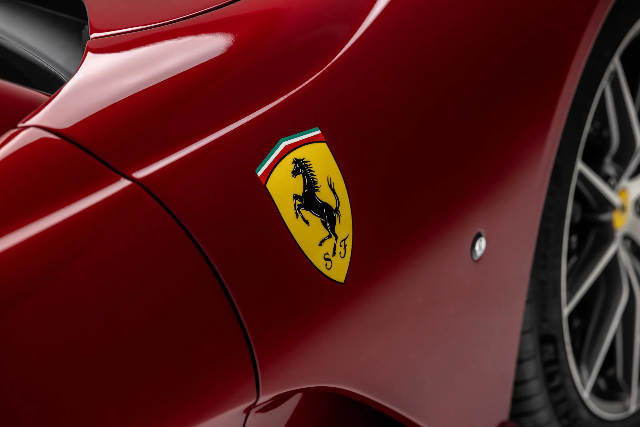 Rosso Coburn Ferrari 812