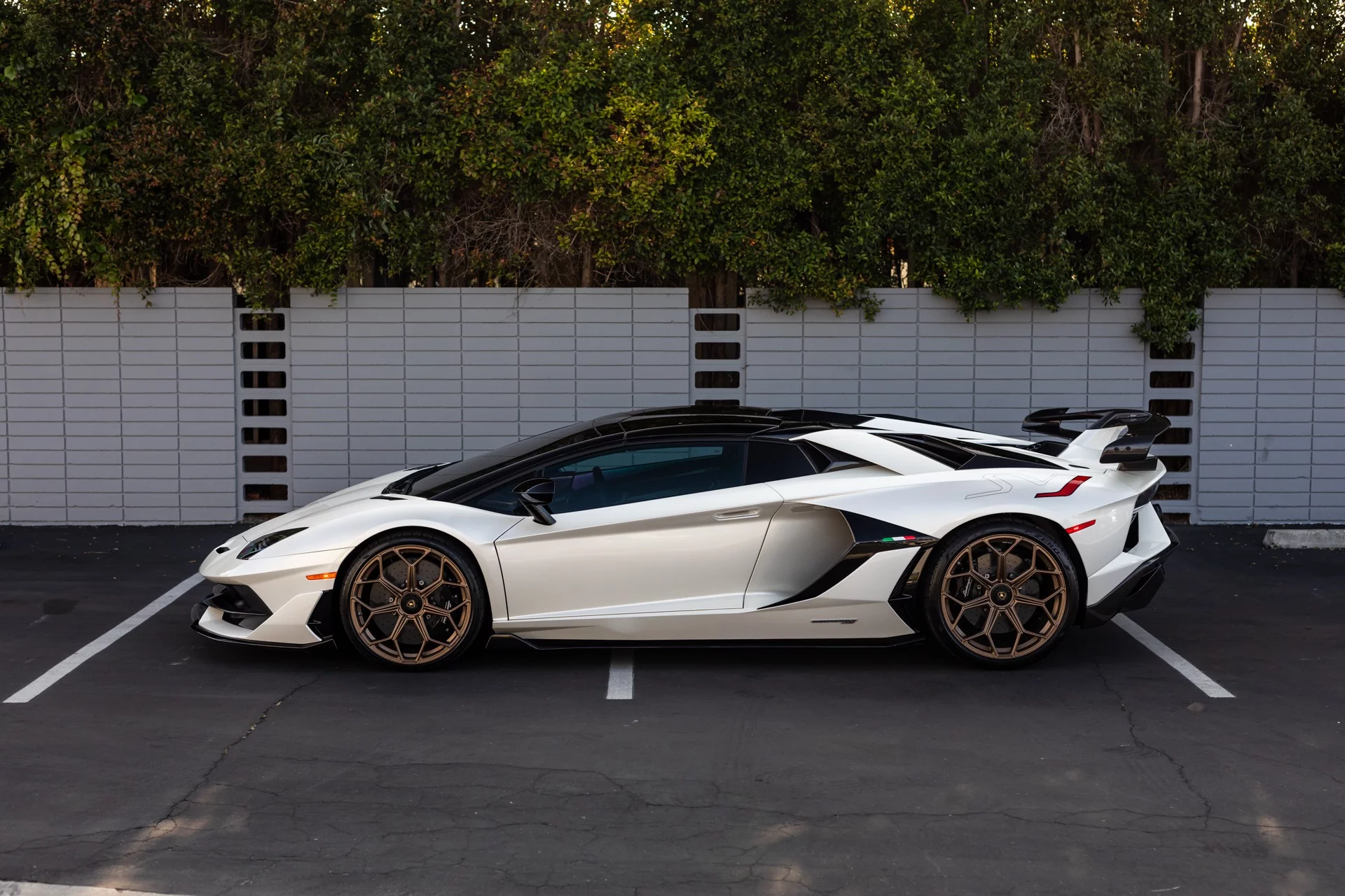 Balloon White Lamborghini Aventador