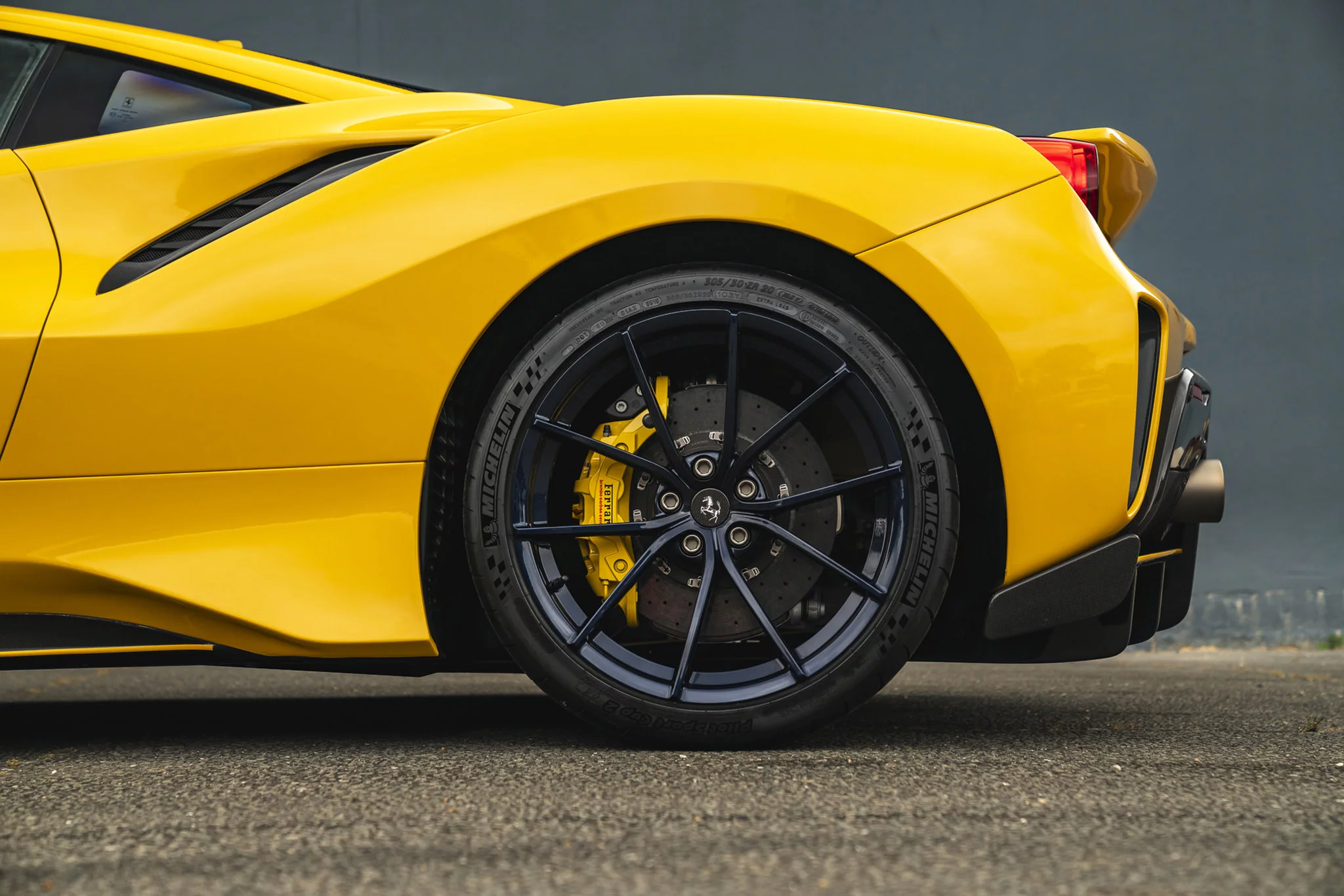 Ardilla Amarillo Ferrari 488