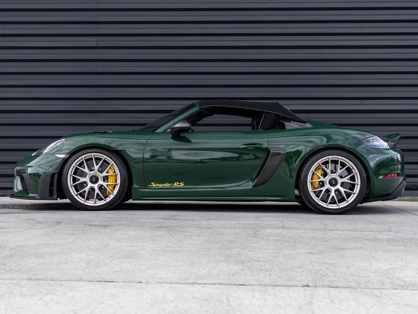 Irish Green Porsche 718 Spyder RS
