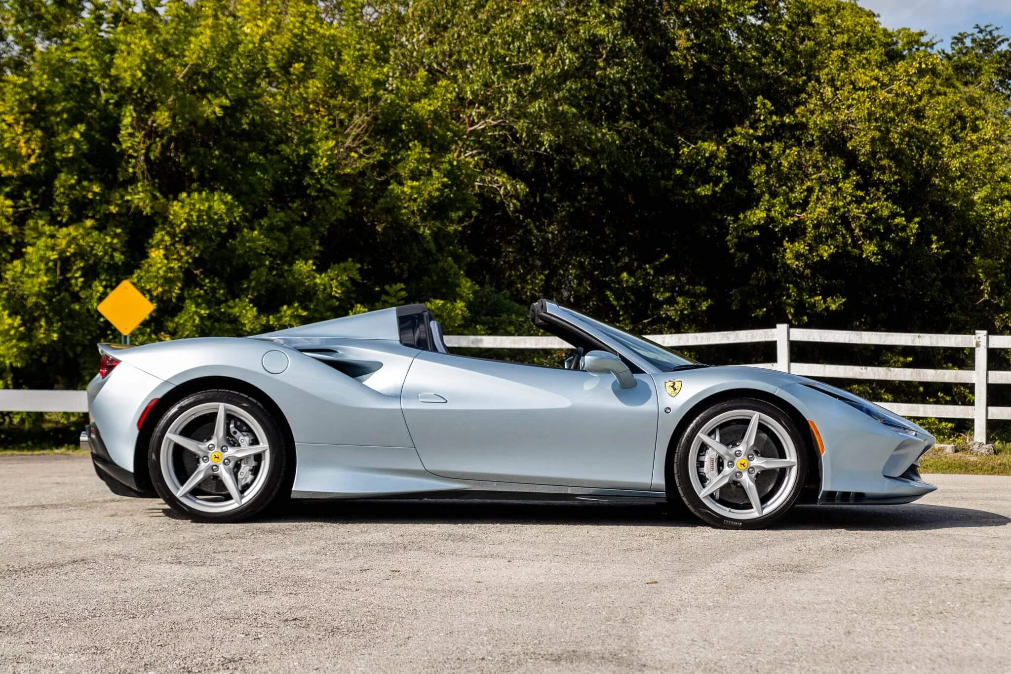 Grigio Alloy Ferrari F8