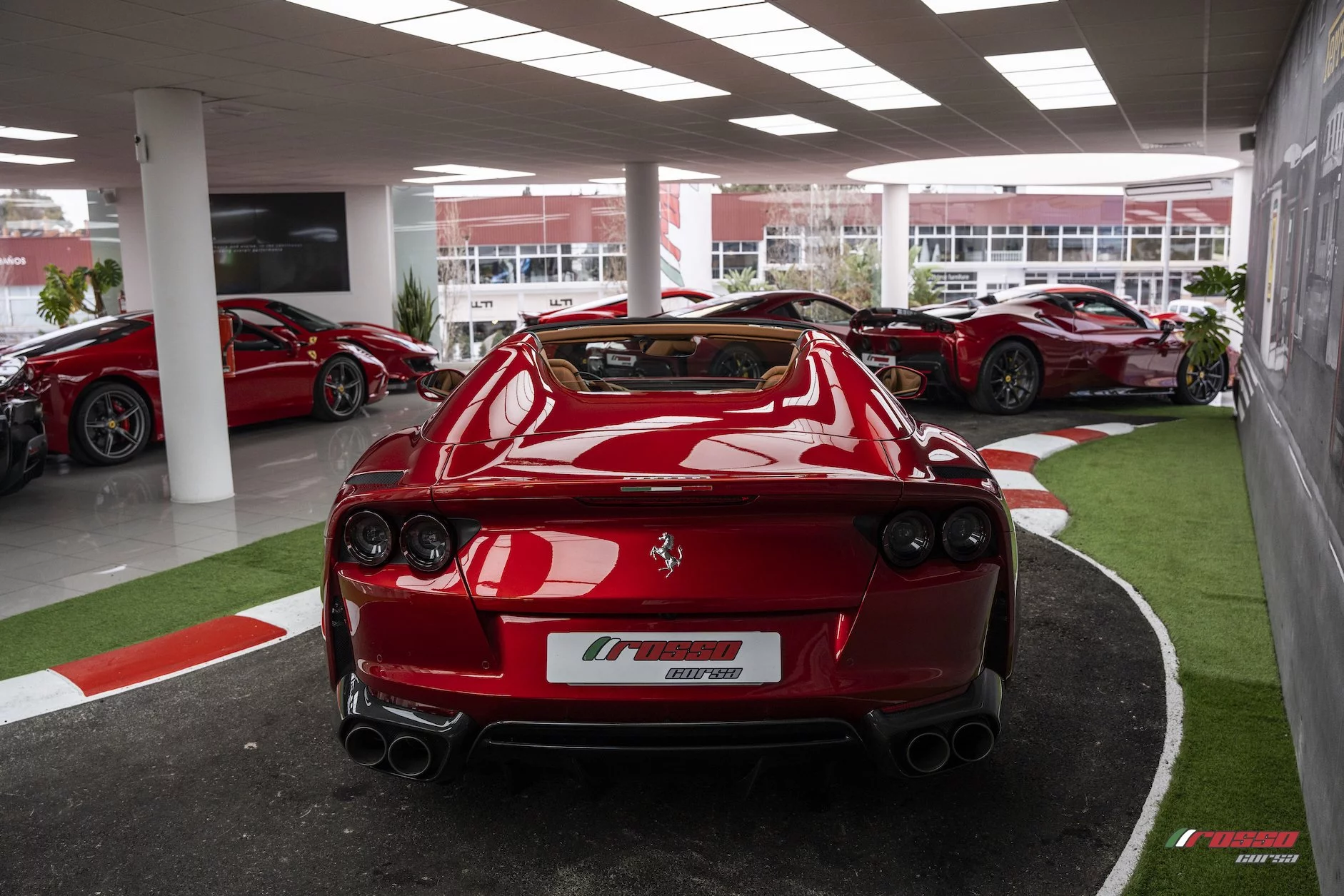 Rosso Magma Ferrari 812