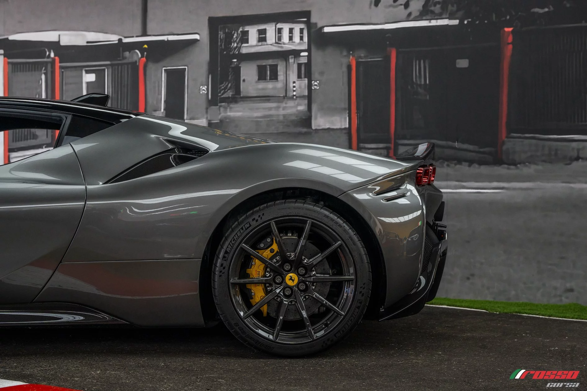 Grigio Ferro Ferrari SF90