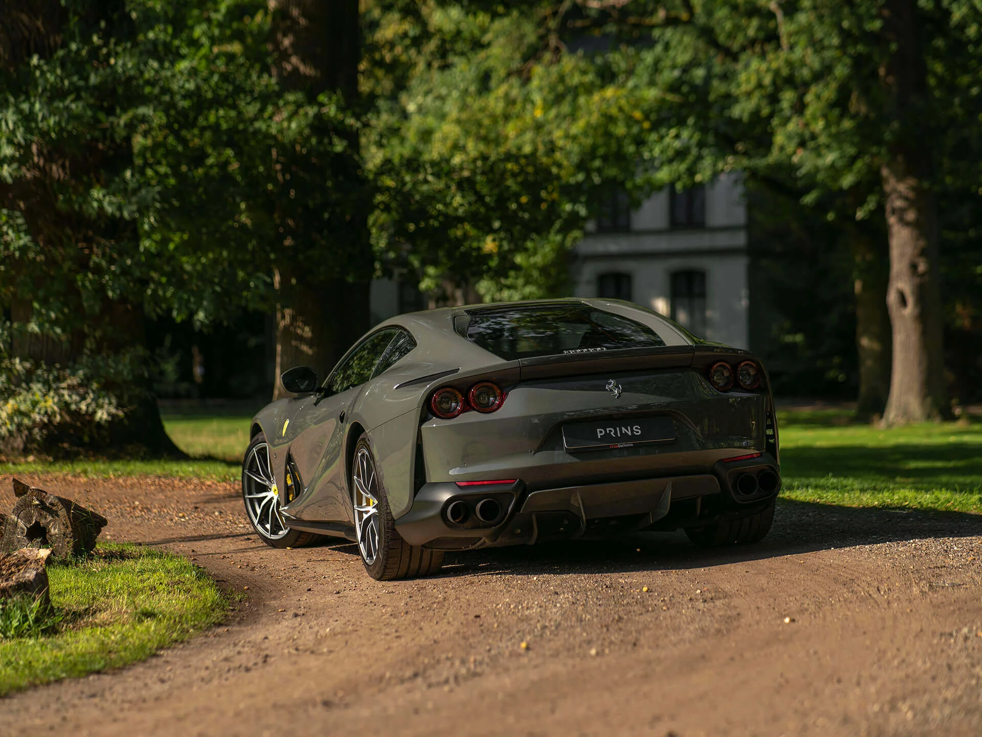 Grigio Scuro Ferrari 812