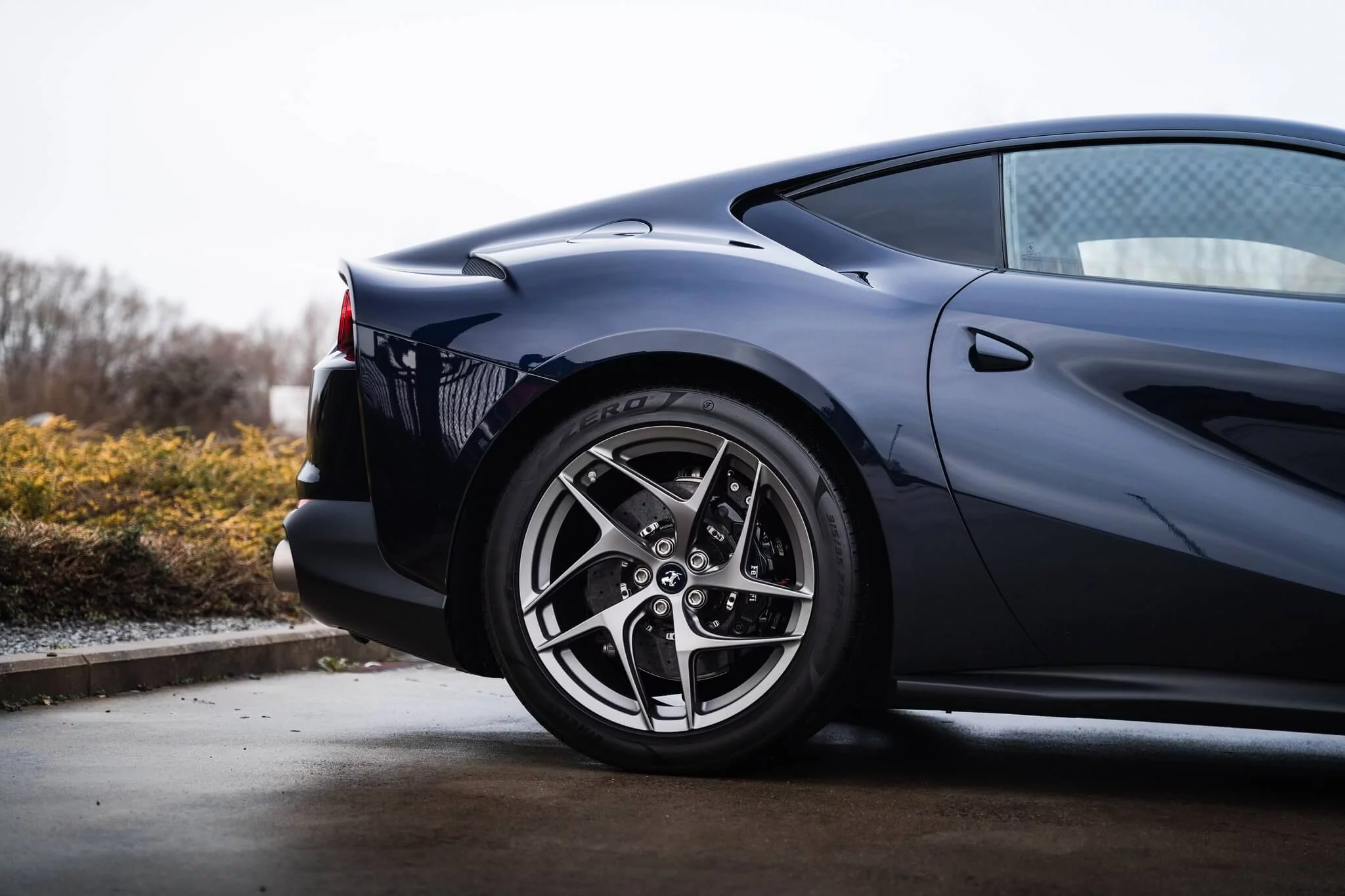 Blu America Ferrari 812