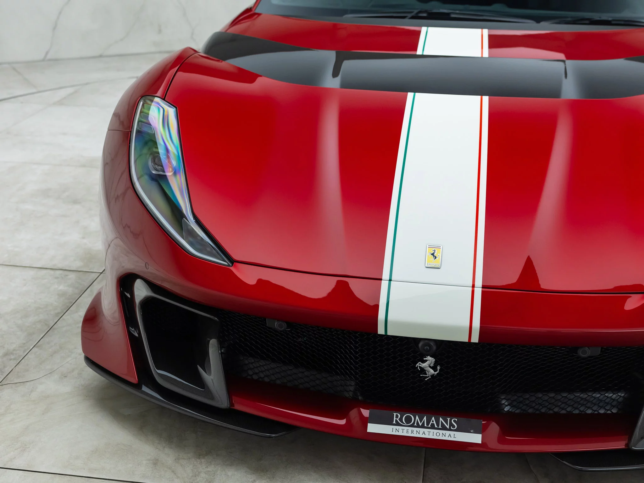 Rosso Monza Ferrari 812