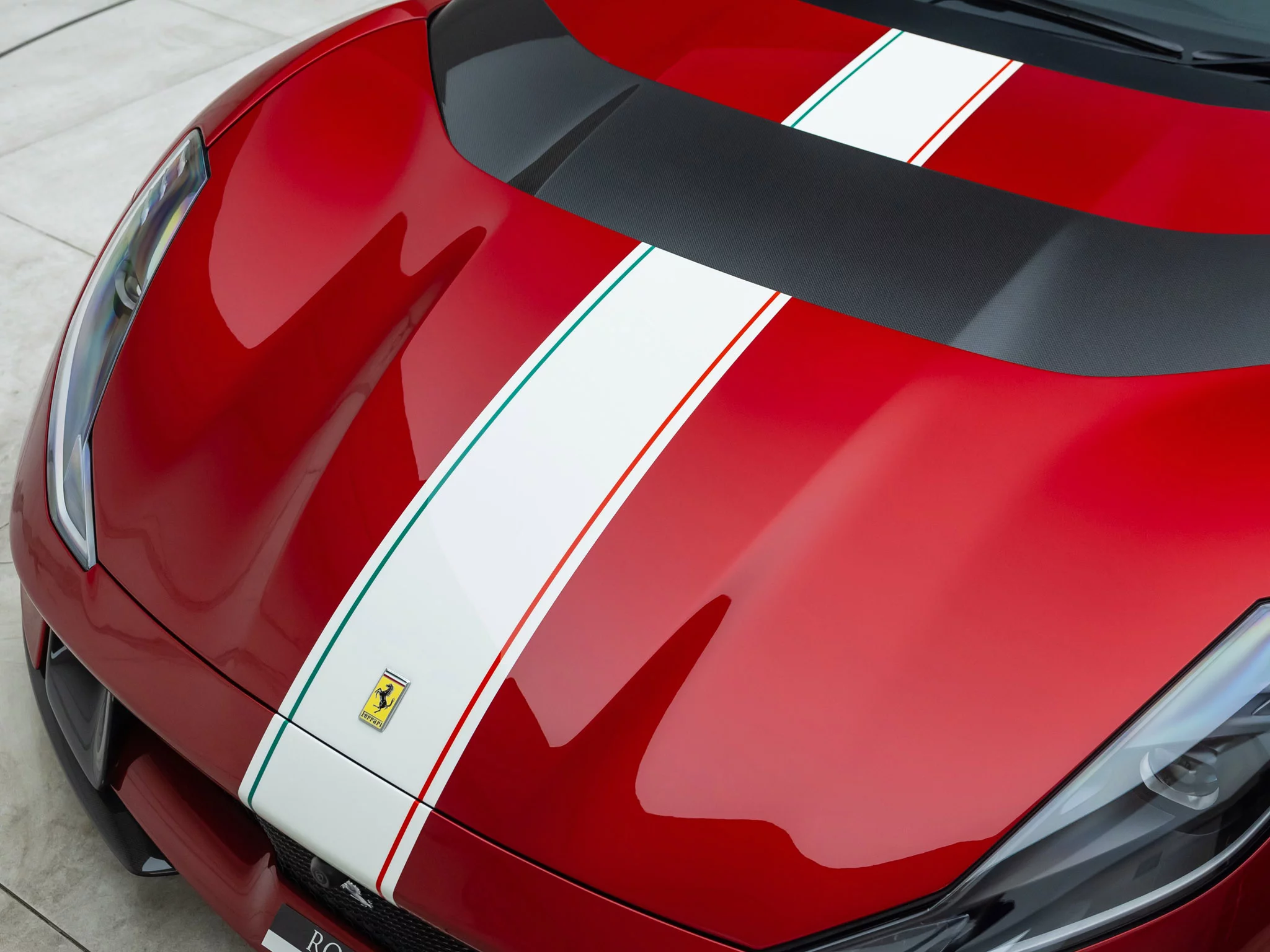 Rosso Monza Ferrari 812