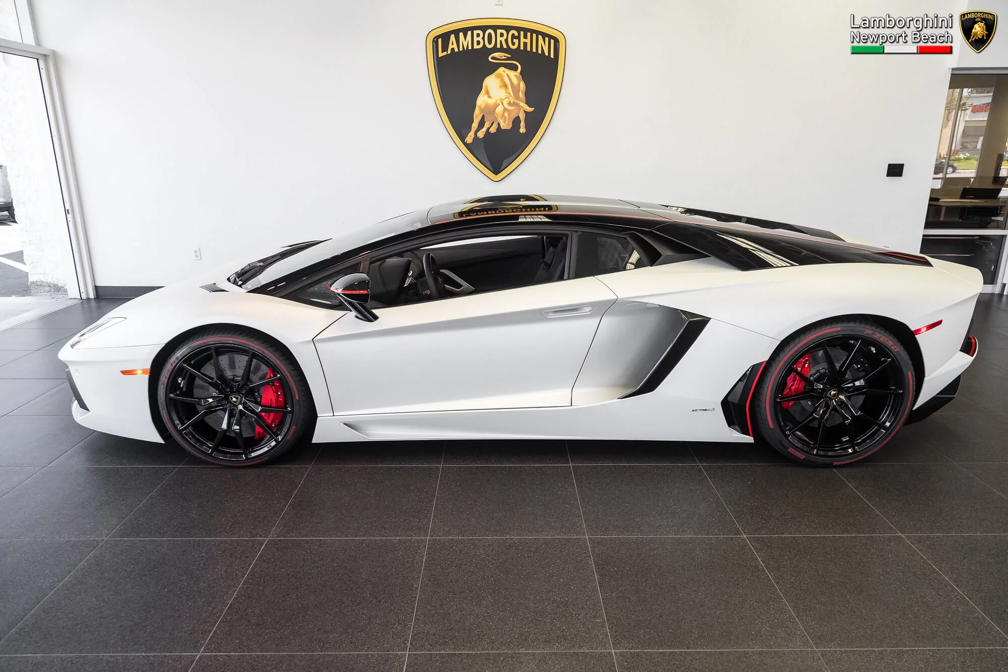 Bianco Canopus Lamborghini Aventador