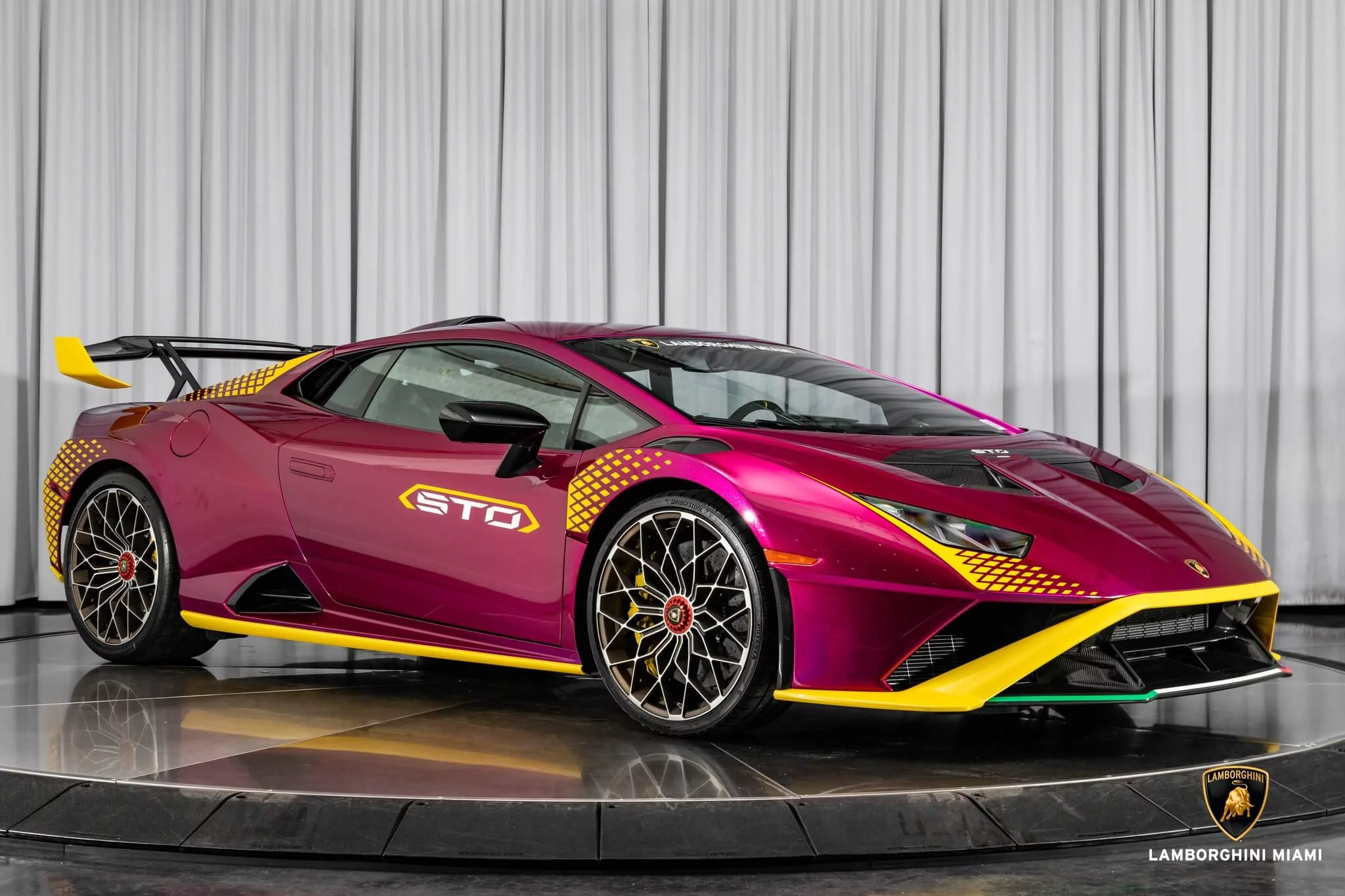 Viola Bast Lamborghini Huracán