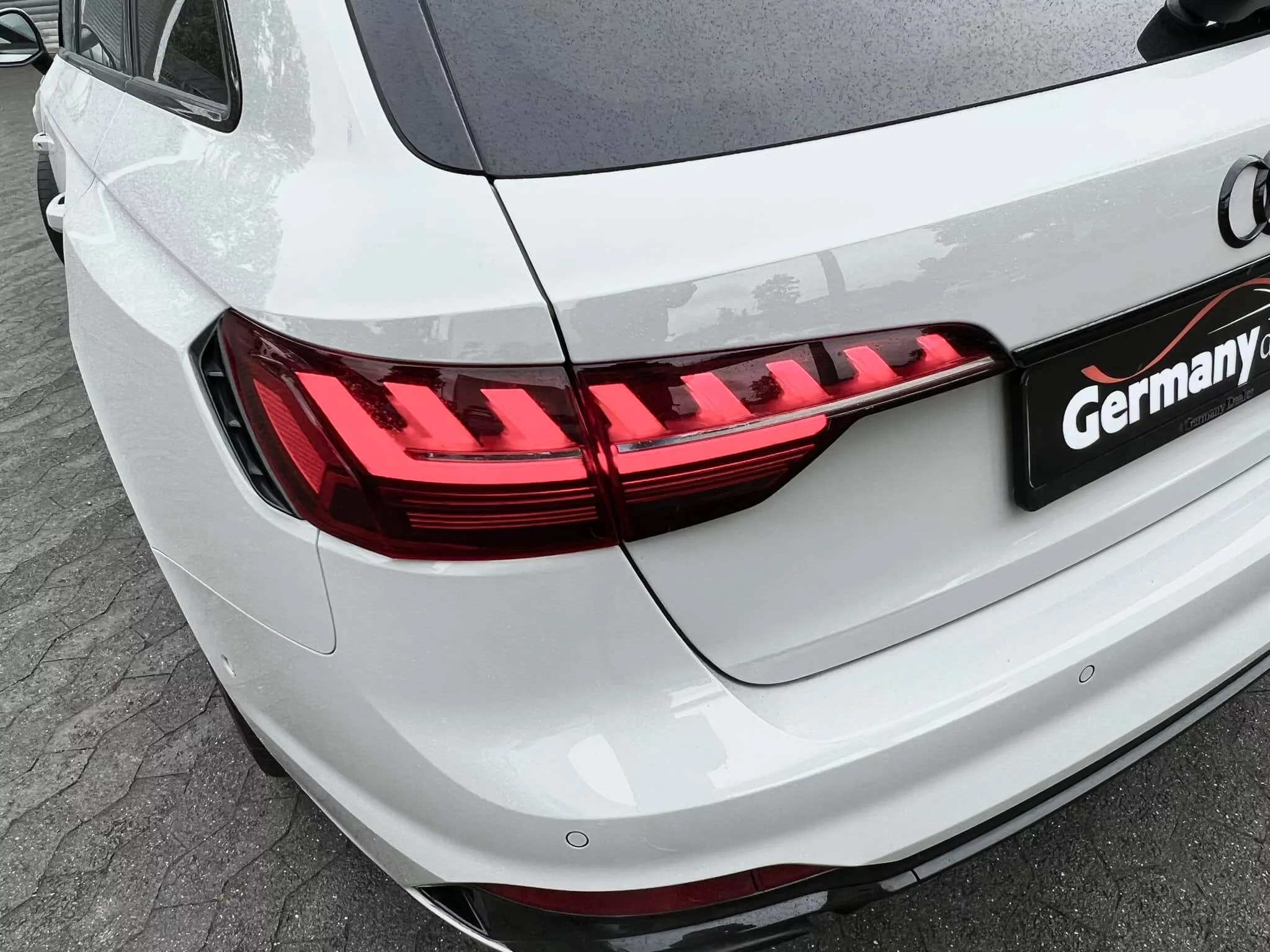 Crayon Audi RS4 Avant
