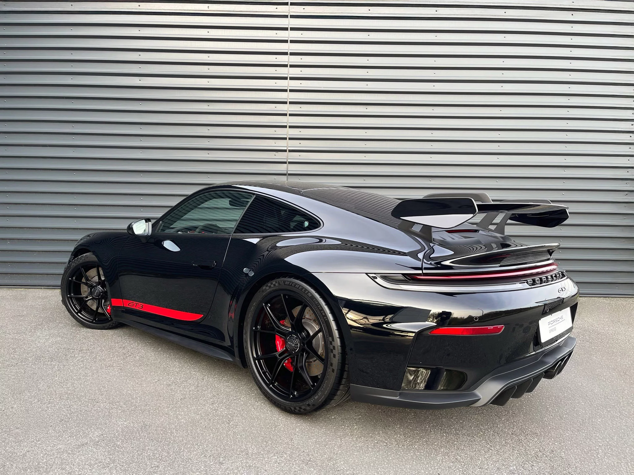 Black Porsche 911 GT3