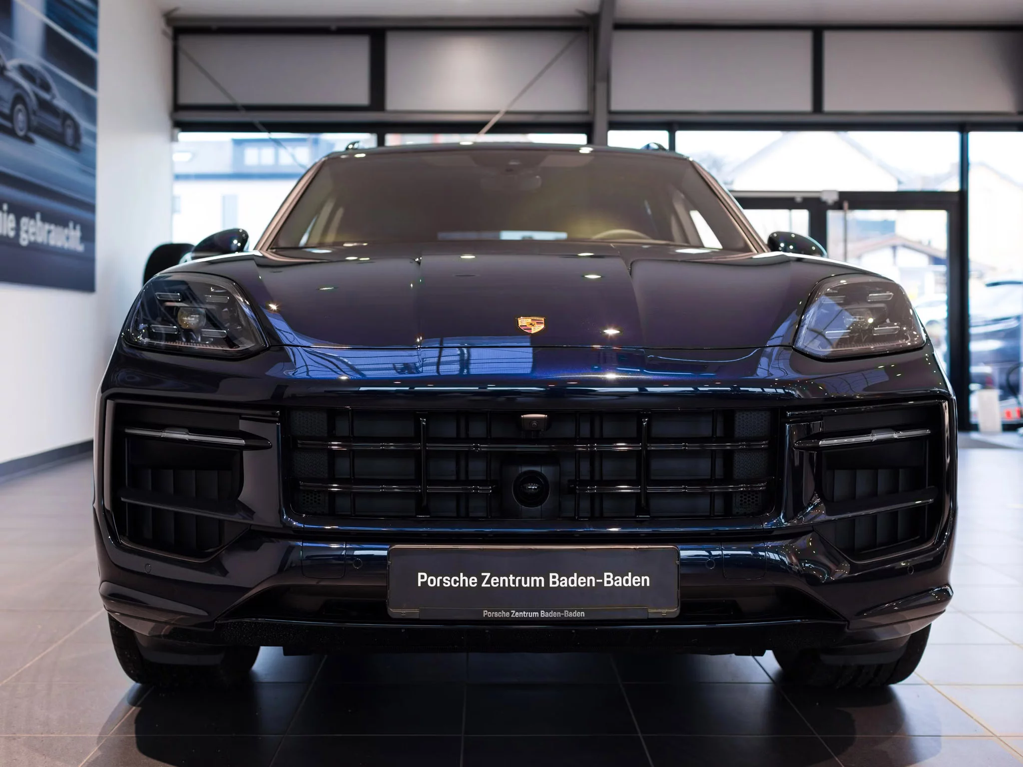 Dark Night Blue Metallic Porsche Cayenne