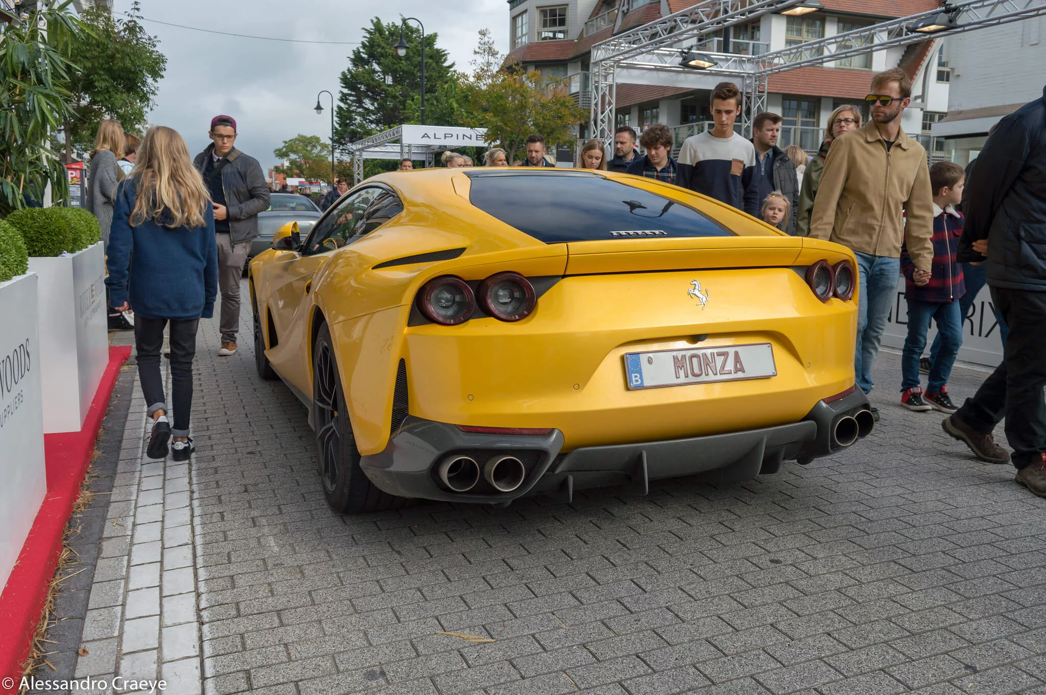Giallo Triplo Strato Ferrari 812