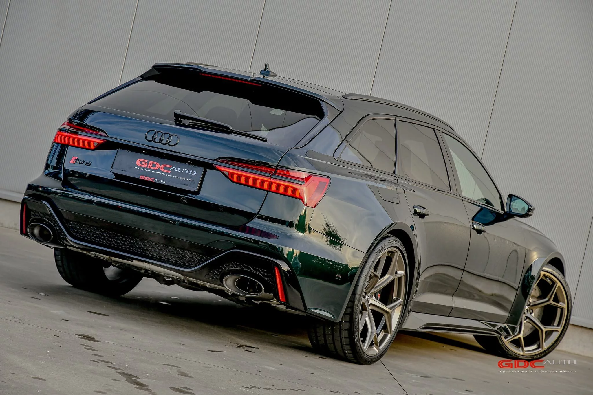 Deep Green Audi RS6 Avant