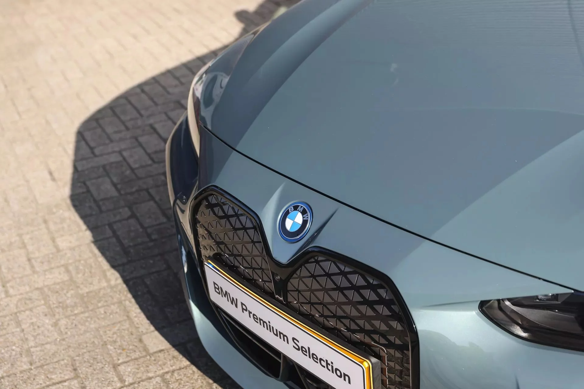 Cape York Green BMW i4