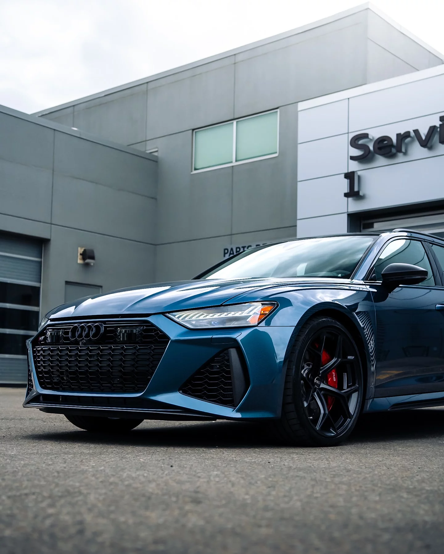 Utopia Blue Audi RS6 Avant