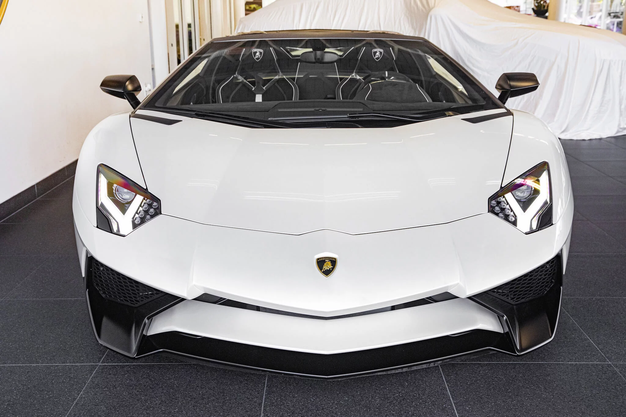 Balloon White Lamborghini Aventador