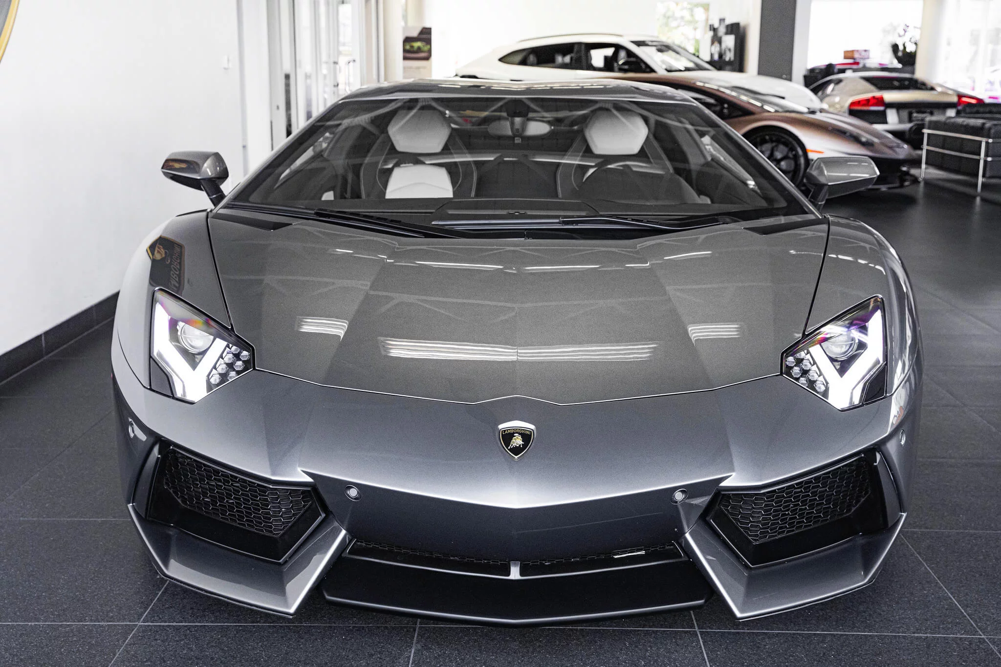 Grigio Estoque Lamborghini Aventador