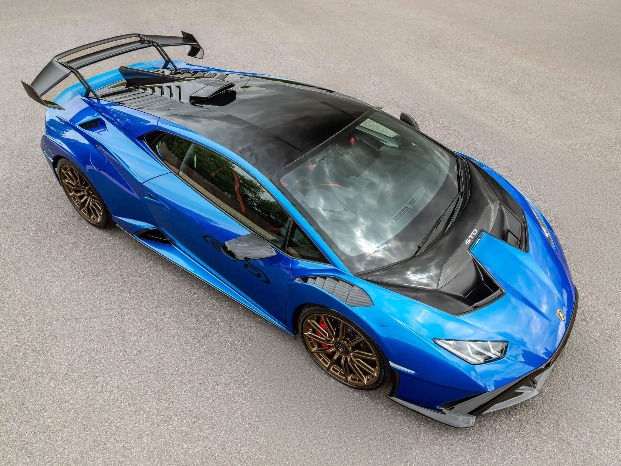 Blu Nethuns Lamborghini Huracán