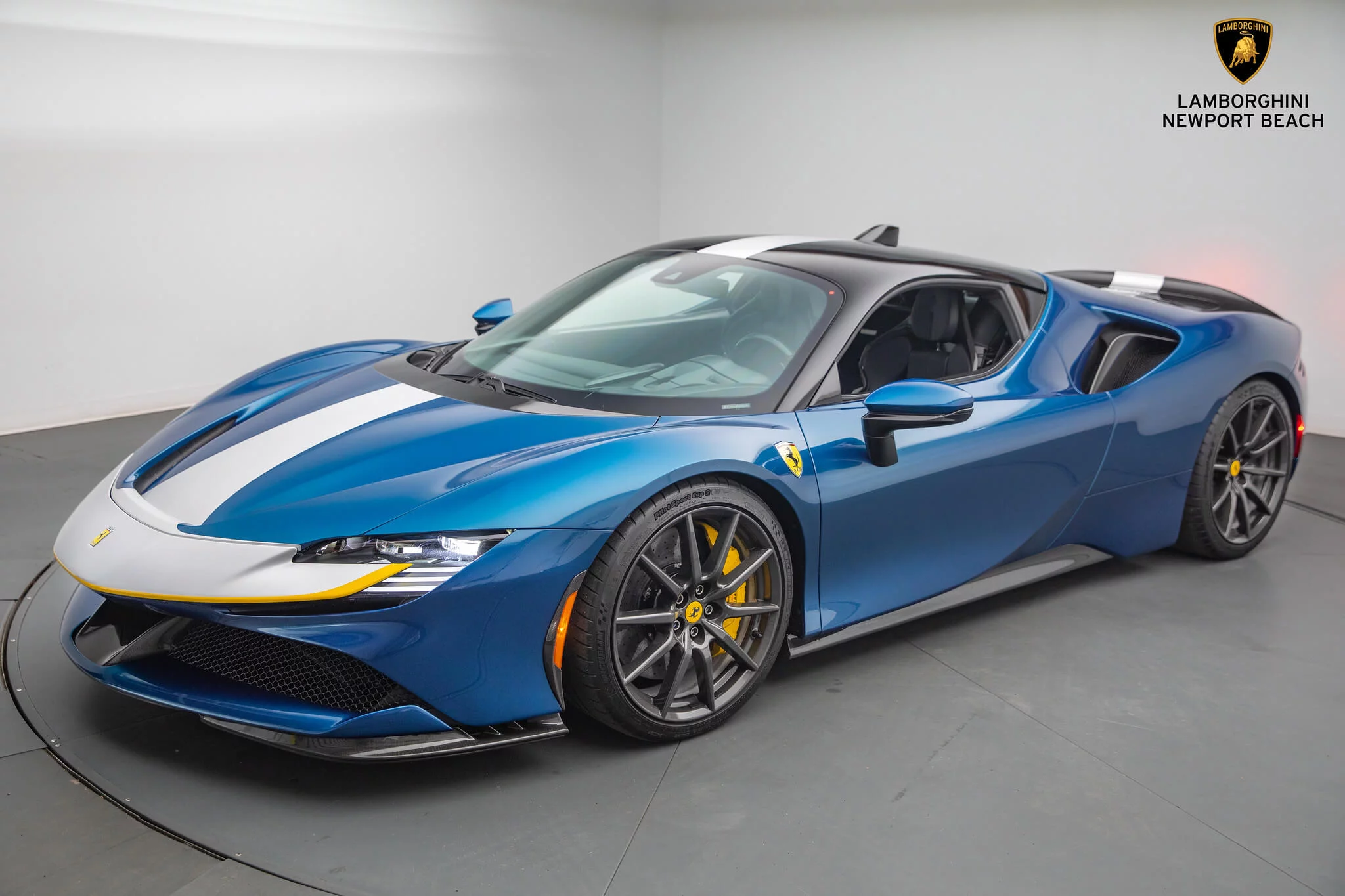 Blu Abu Dhabi Ferrari SF90