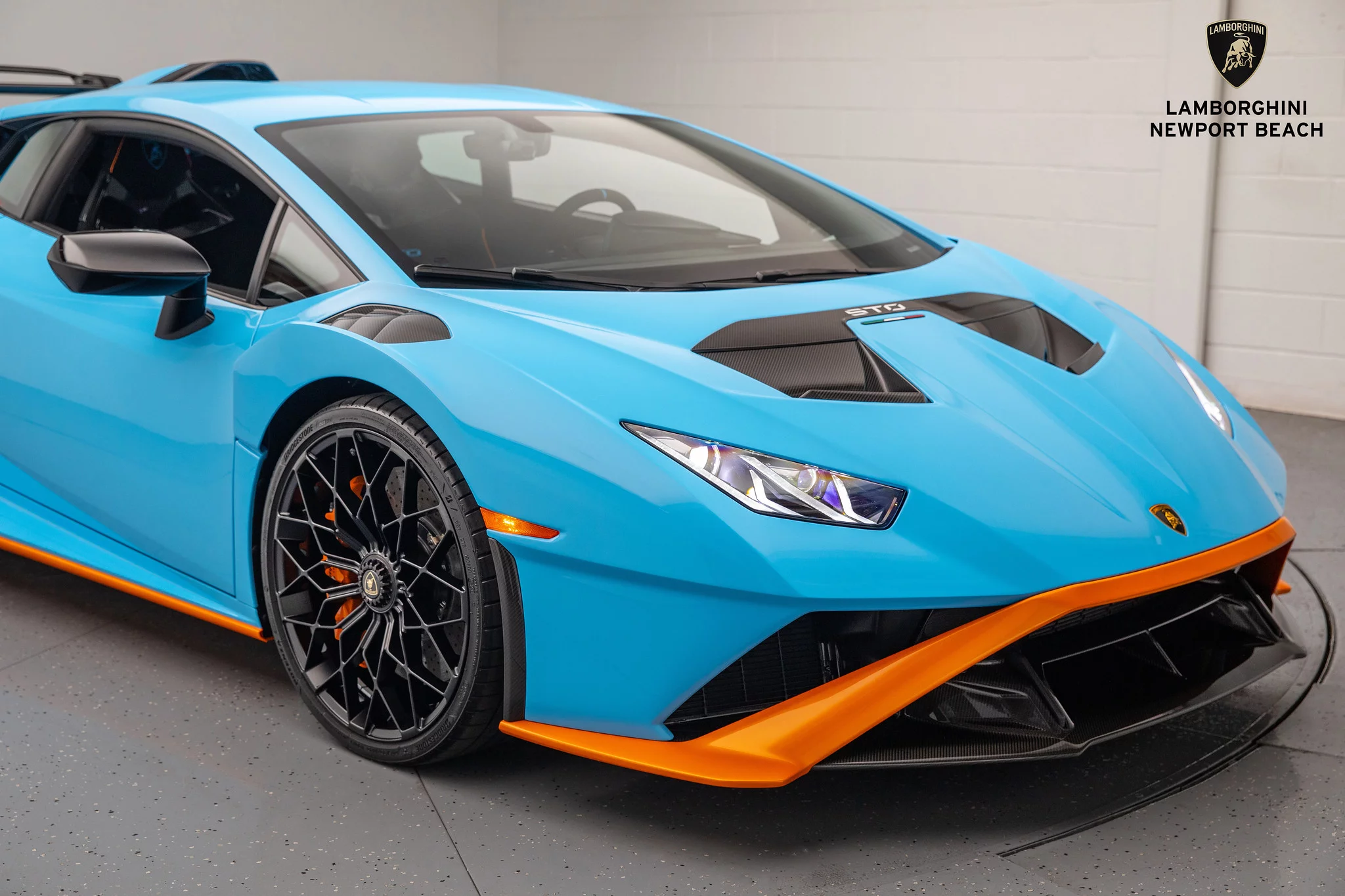 Blu Laufey Lamborghini Huracán