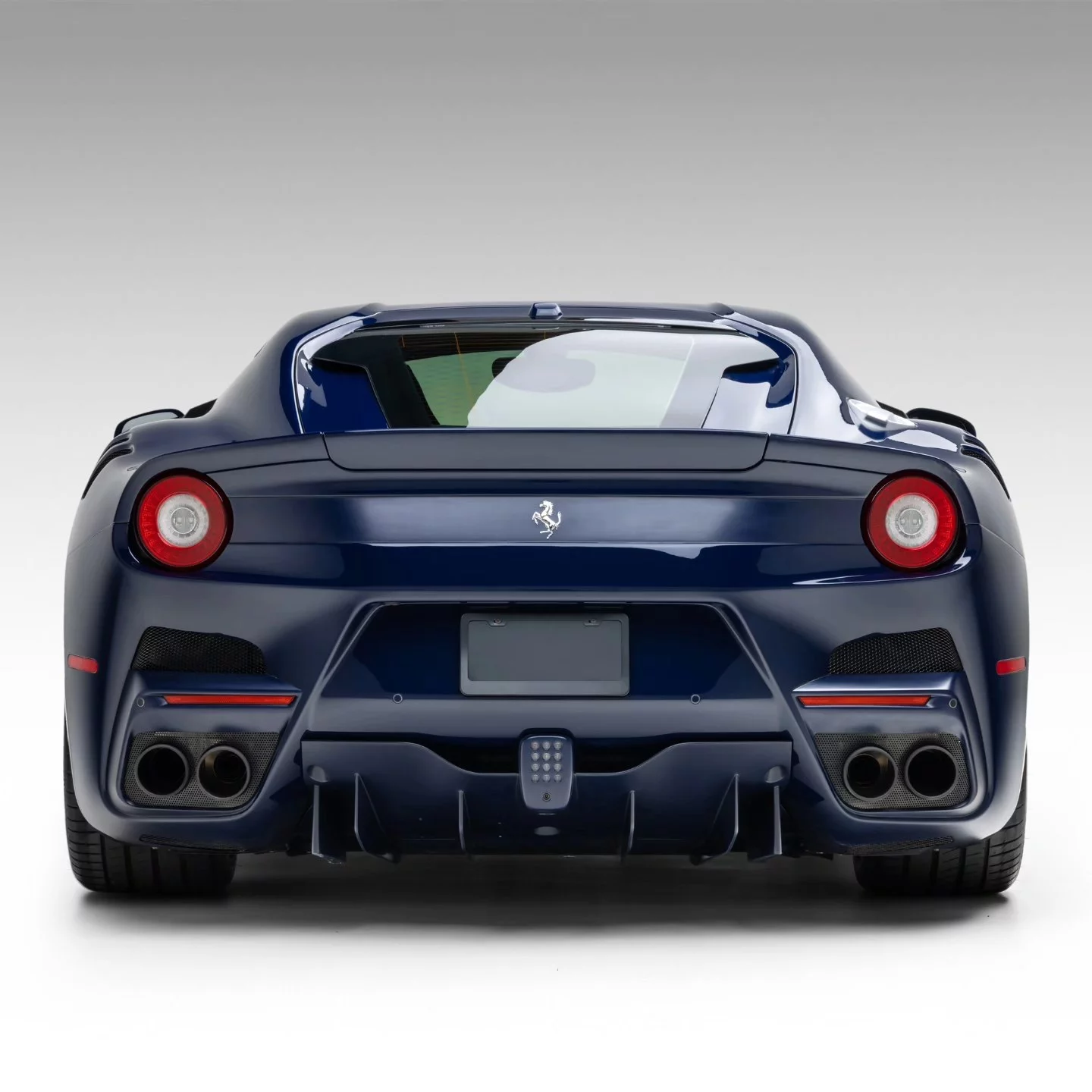 Blu Scozia Ferrari F12