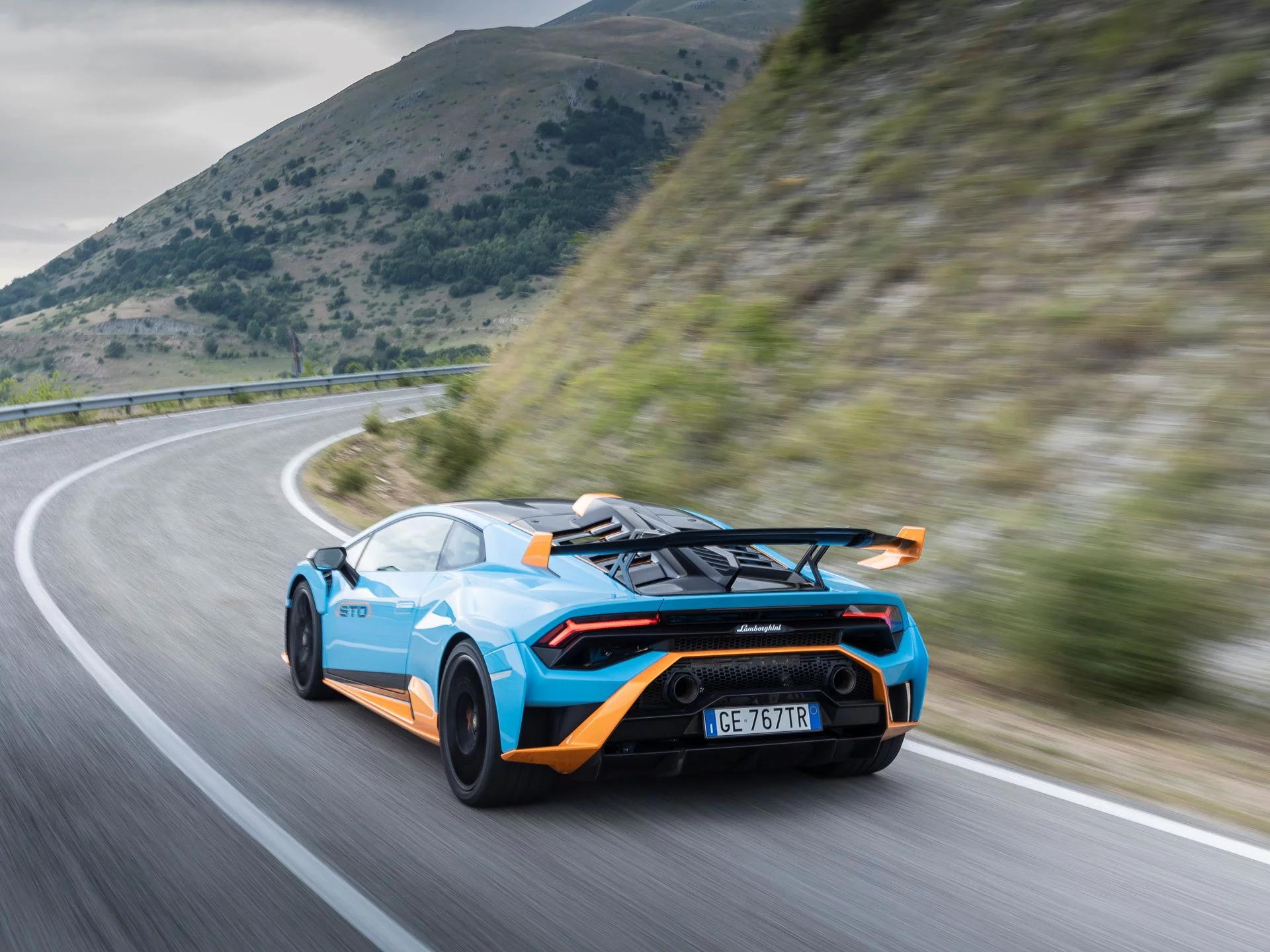 Blu Laufey Lamborghini Huracán