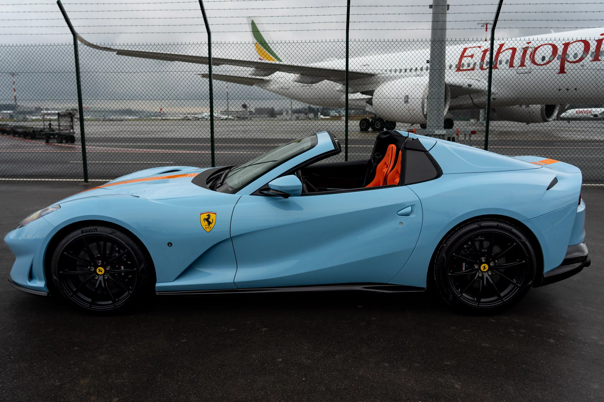 Azzurro La Plata Ferrari 812