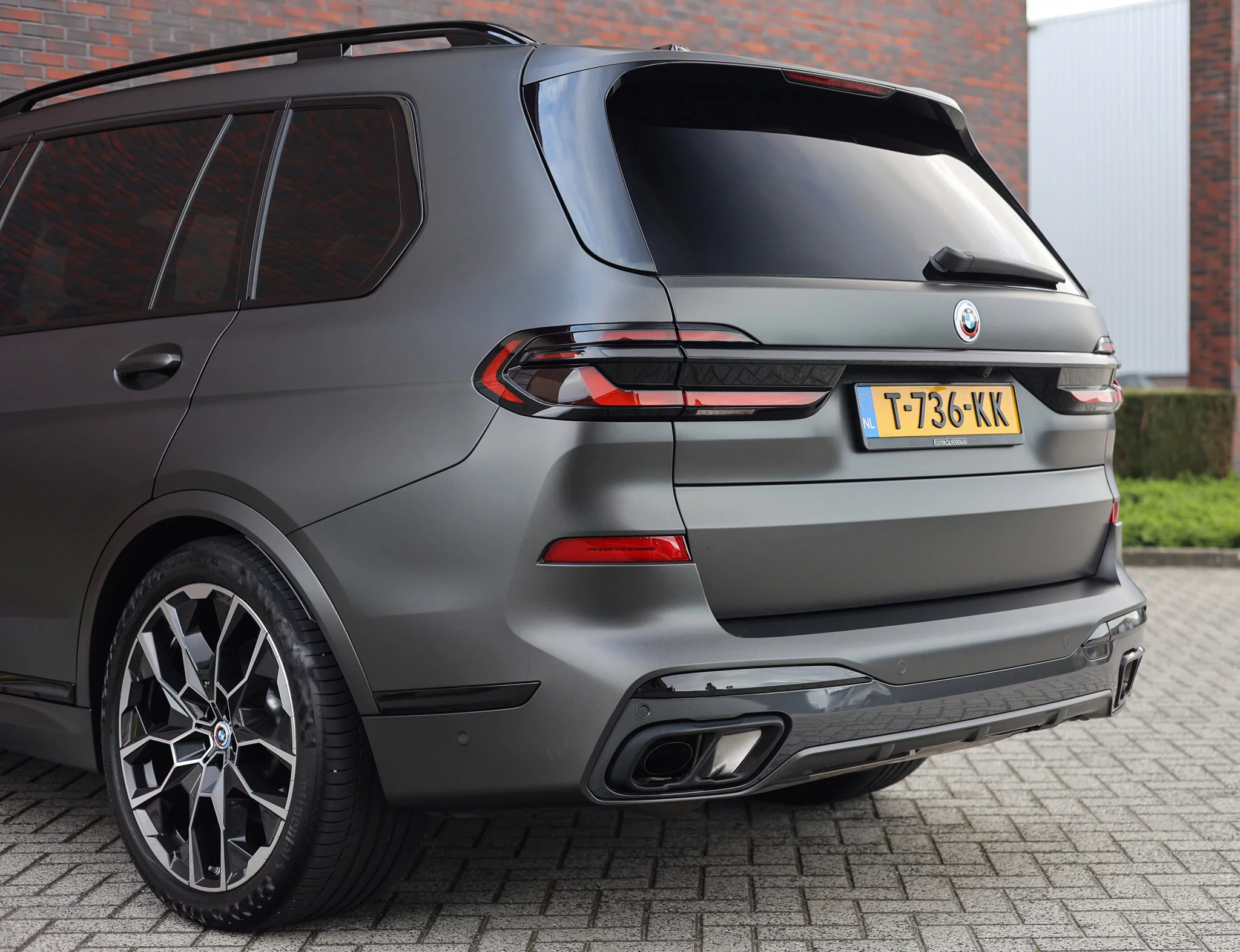 Frozen Deep Grey BMW X7