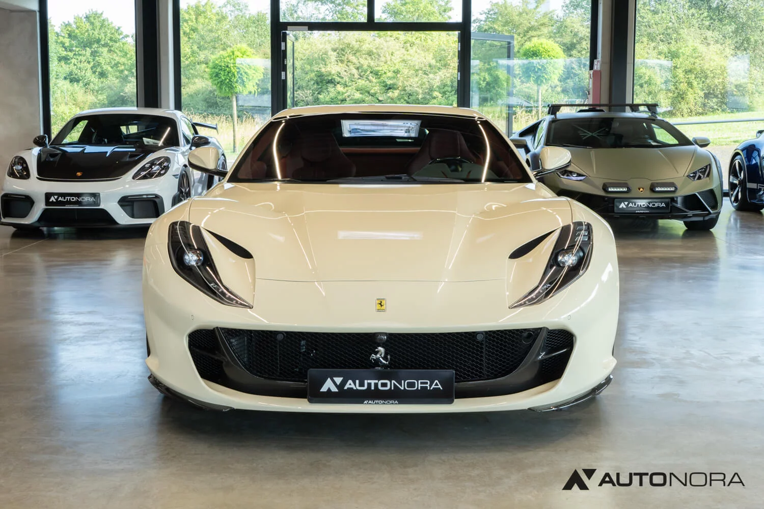 Avorio Ferrari 812