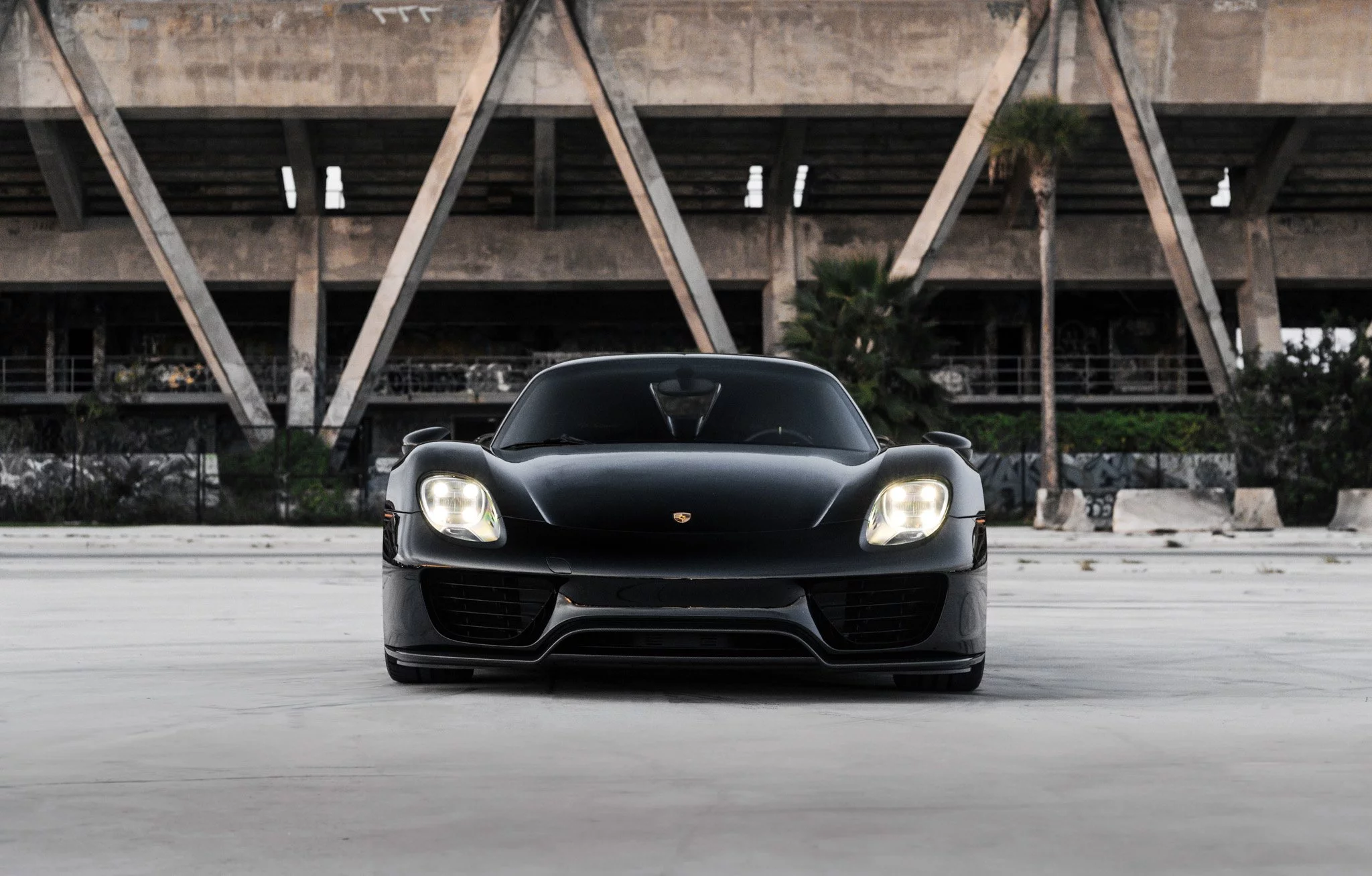 Black Porsche 918 Spyder