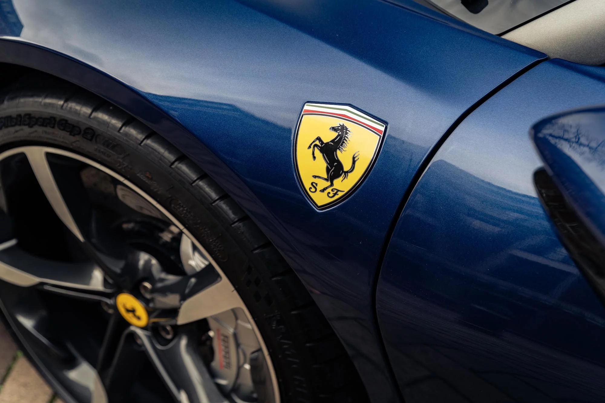 Blu Tour de France Ferrari SF90