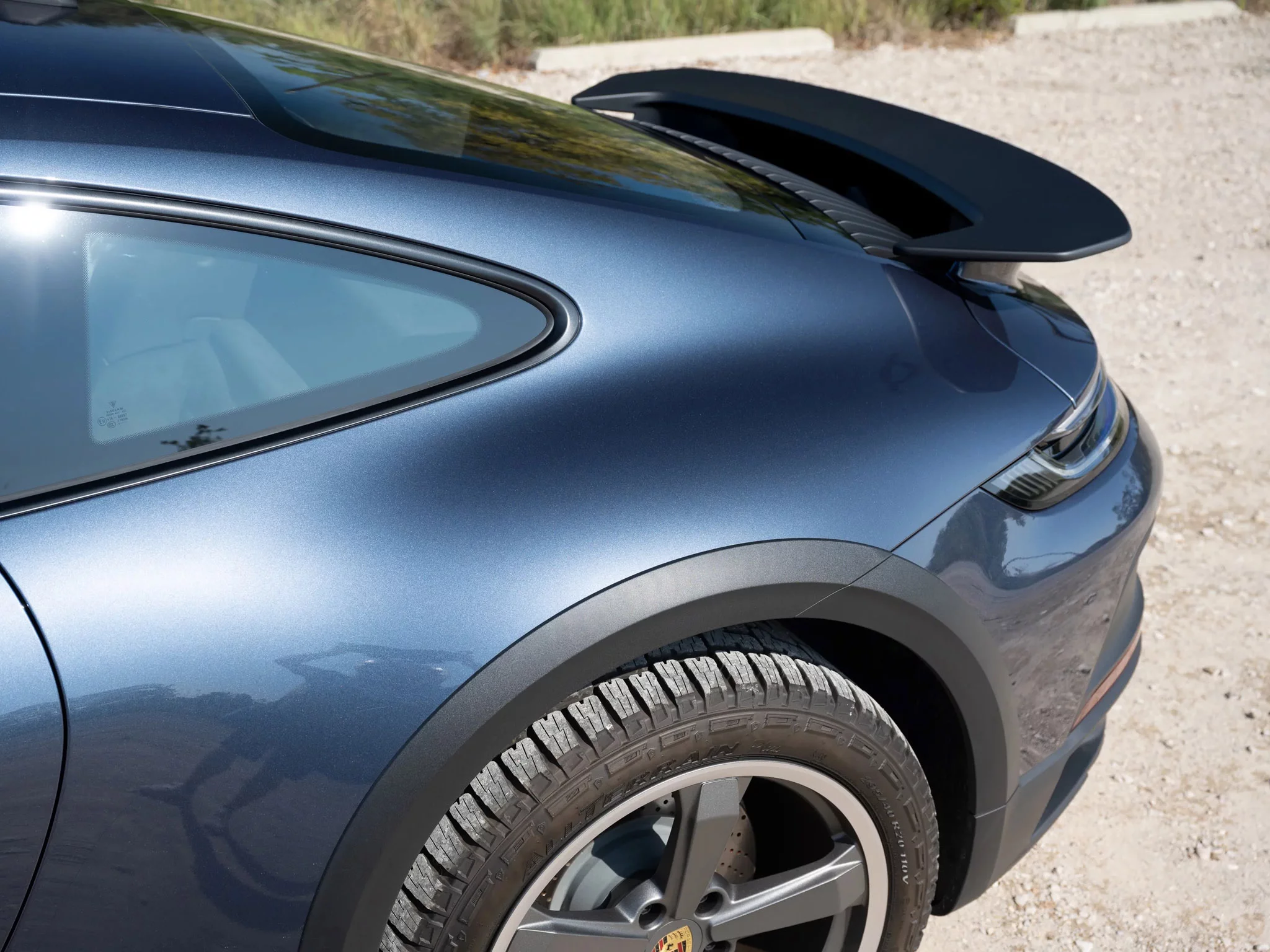 Yachting Blue Metallic Porsche 911 Dakar