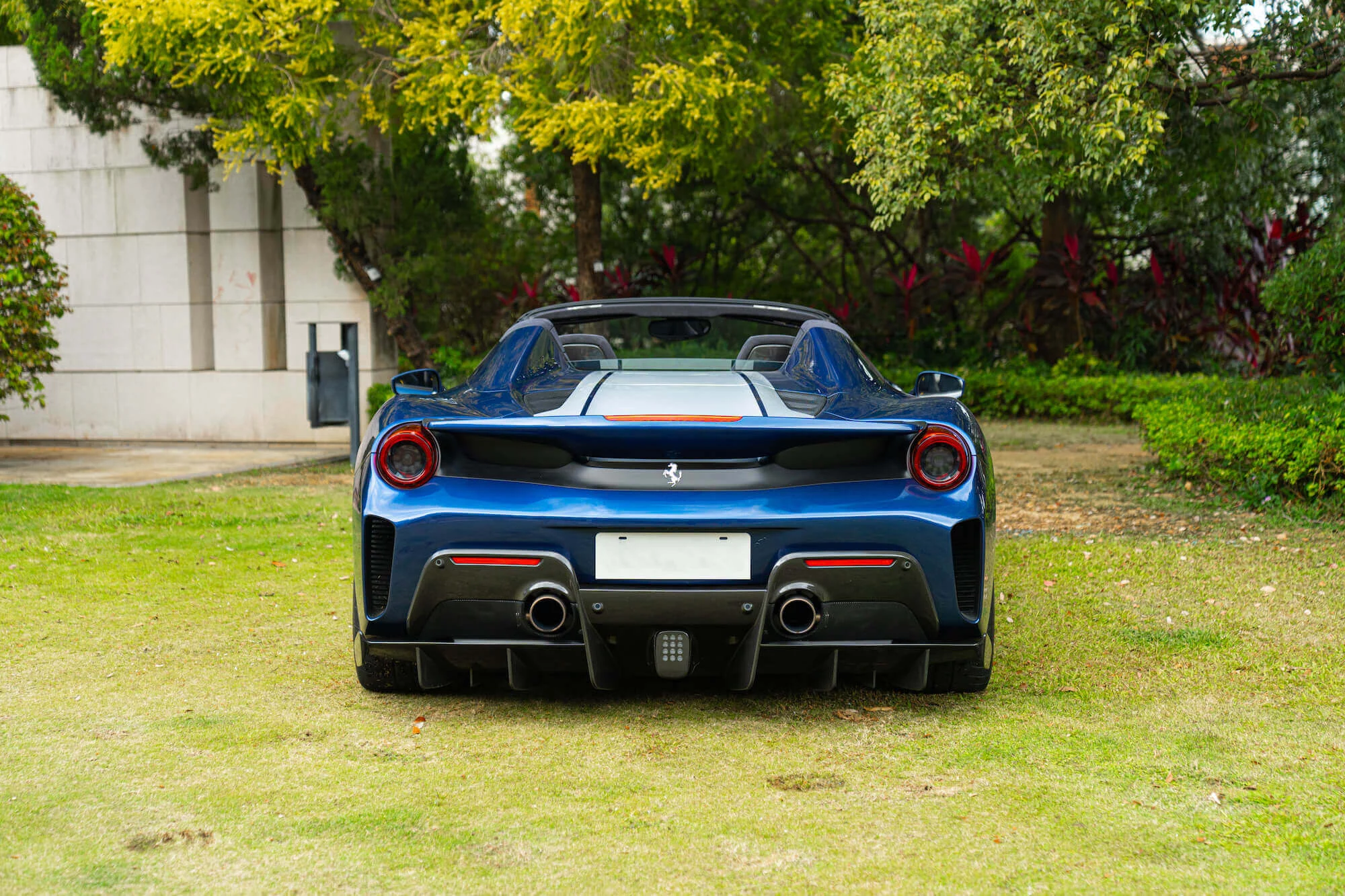 Blu Tour de France Ferrari 488
