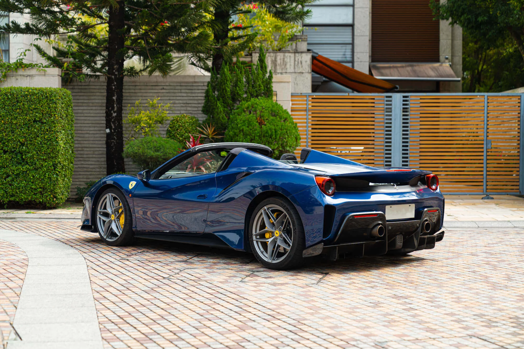Blu Tour de France Ferrari 488