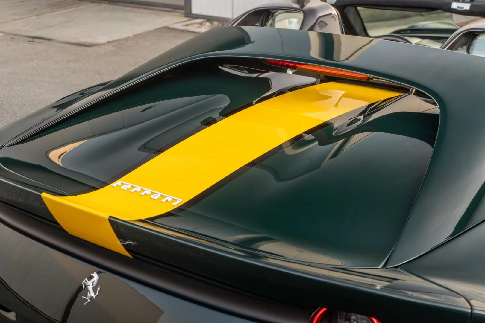 Verde British Racing Ferrari 812