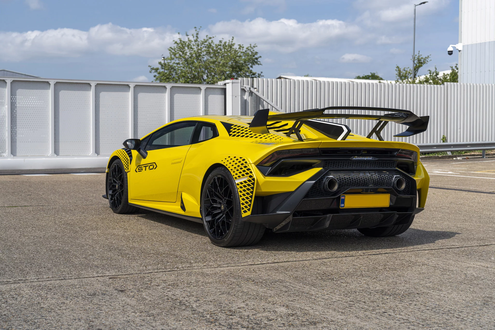 Giallo Belenus Lamborghini Huracán