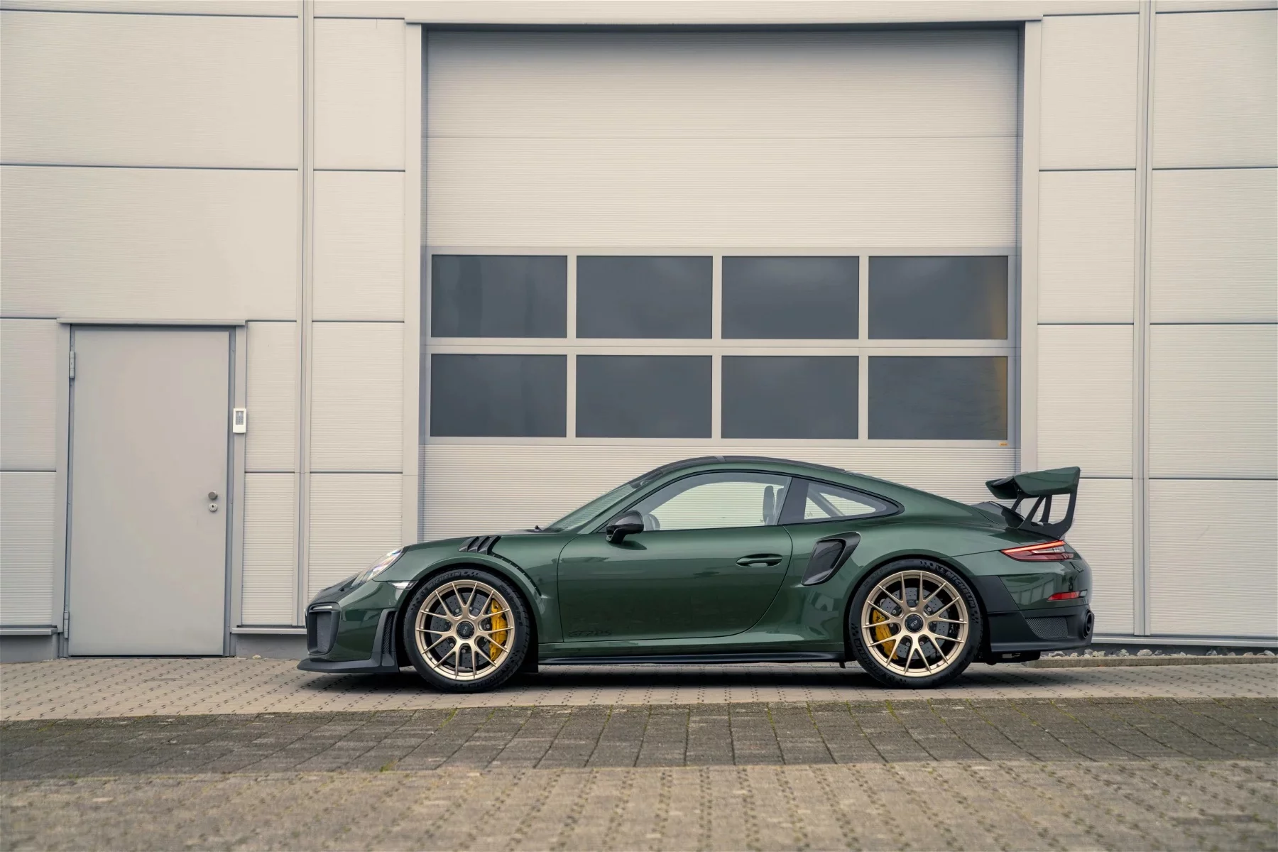 Oak Green Metallic Porsche 911 GT2 RS