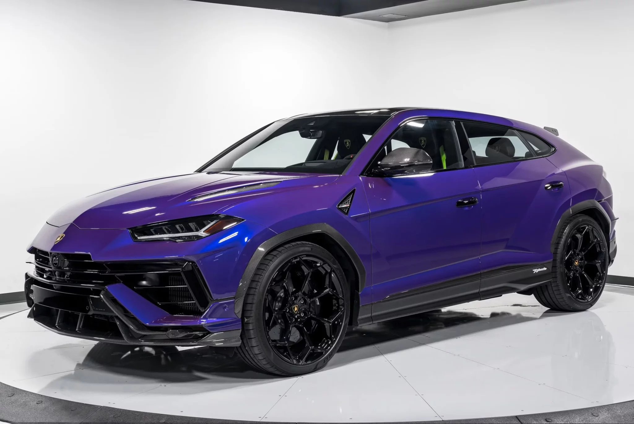 Viola Mithras Lamborghini Urus