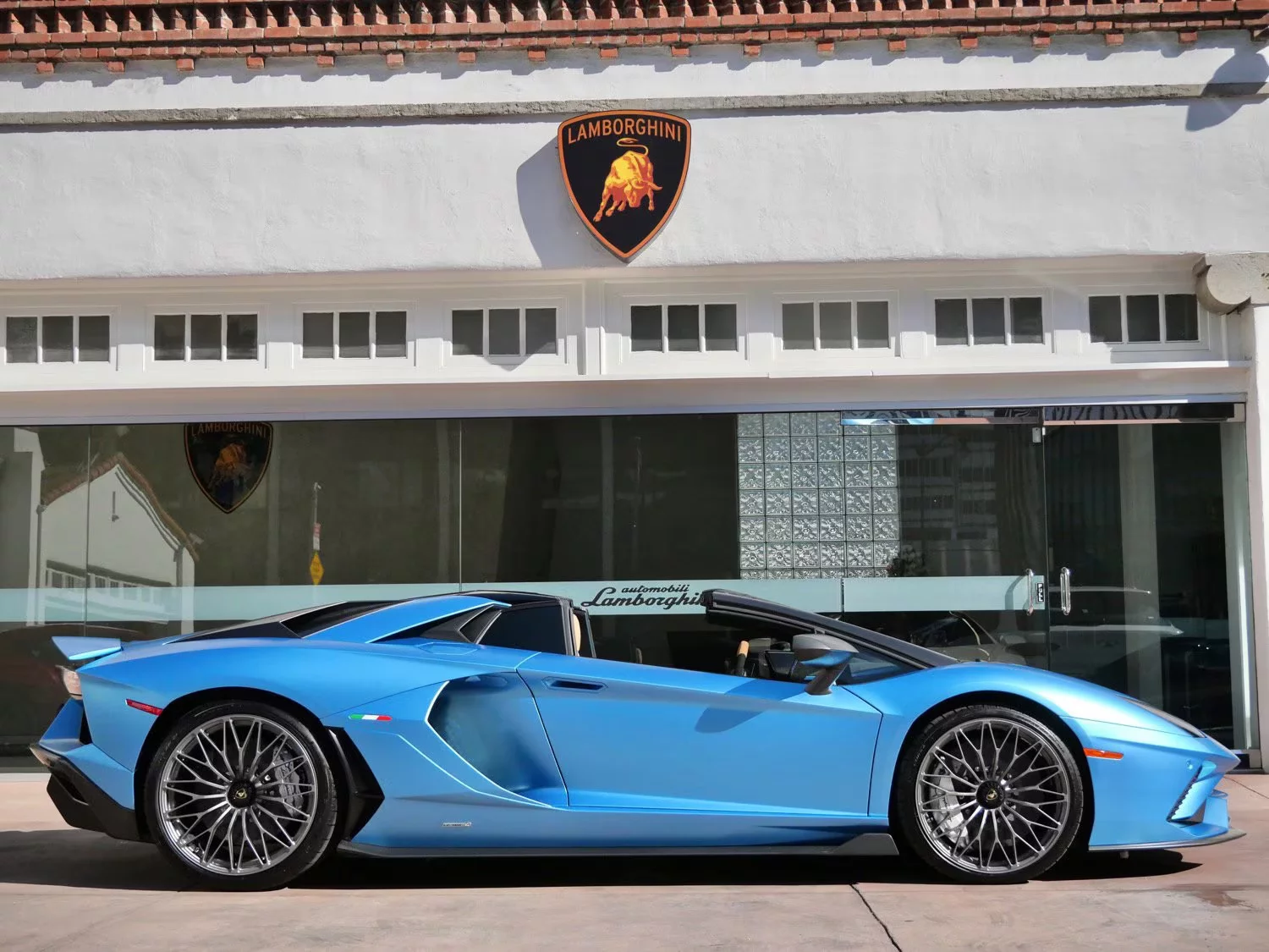 Blu Arione Lamborghini Aventador