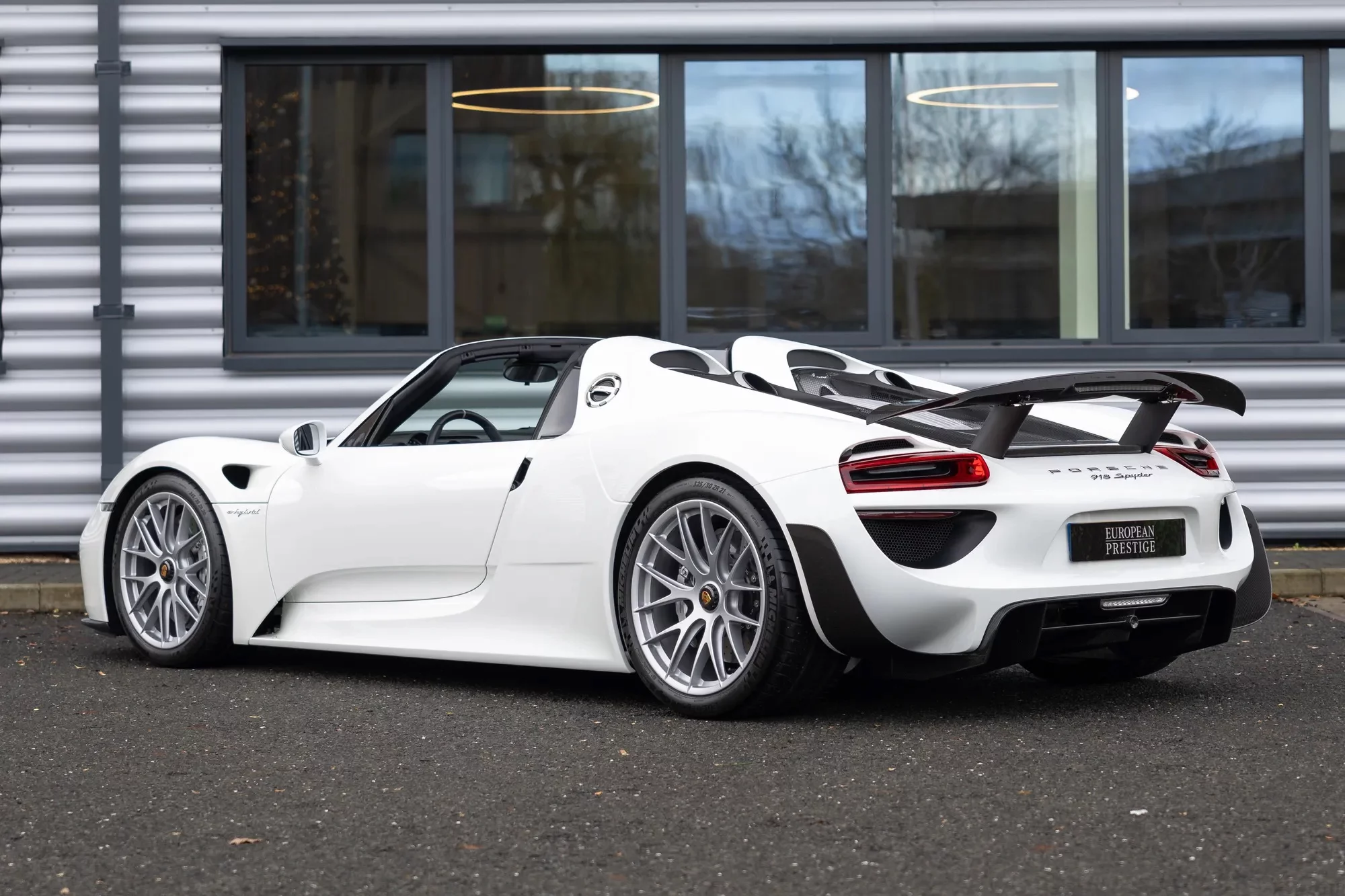 Grand Prix White Porsche 918 Spyder