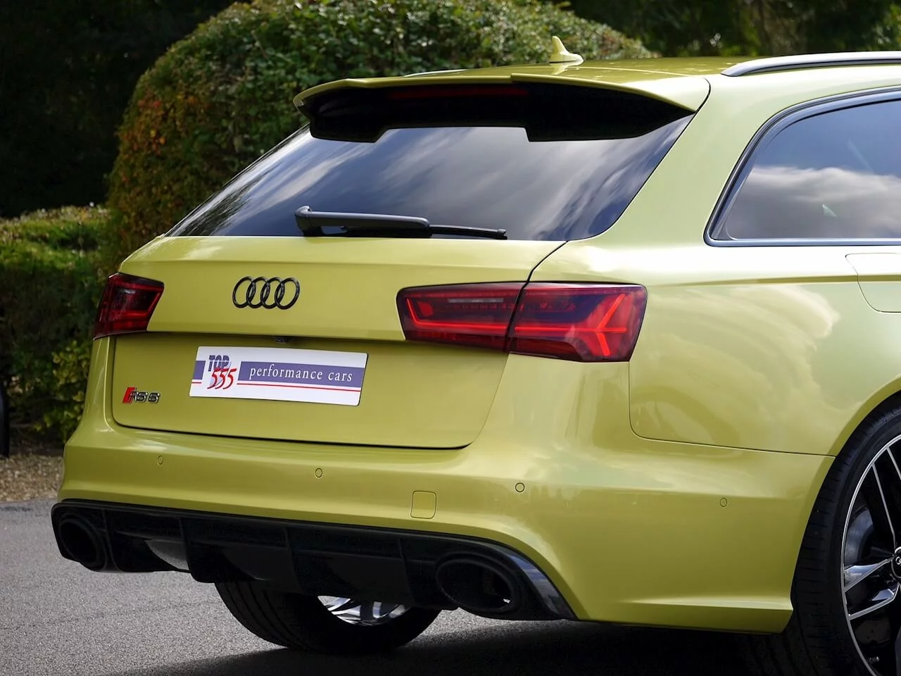 Peridot Metallic Audi RS6 Avant