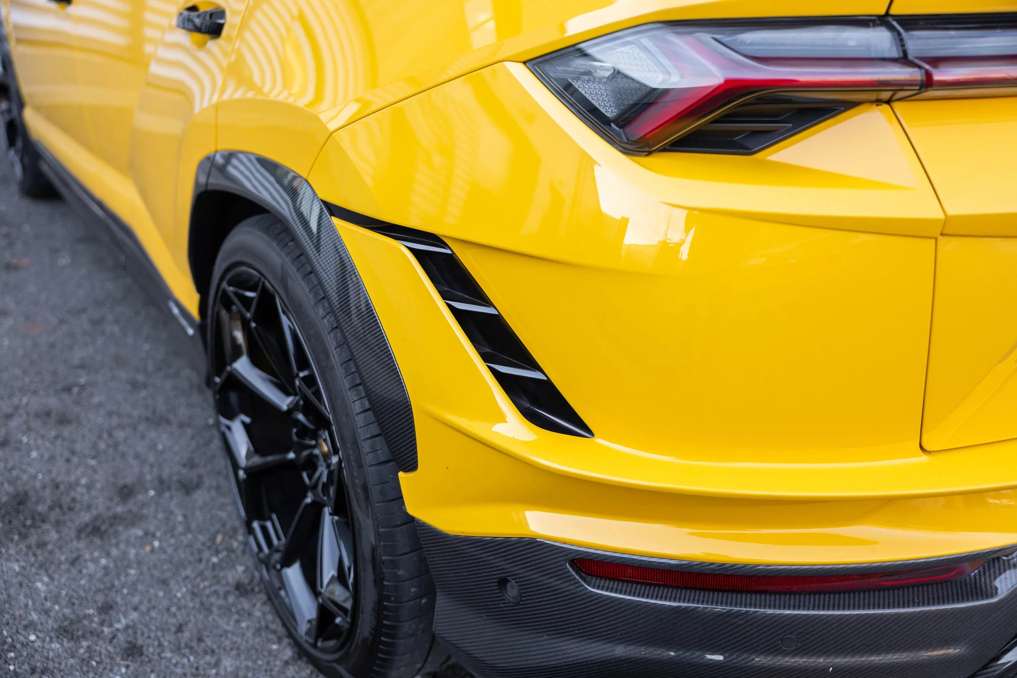 Giallo Auge Lamborghini Urus