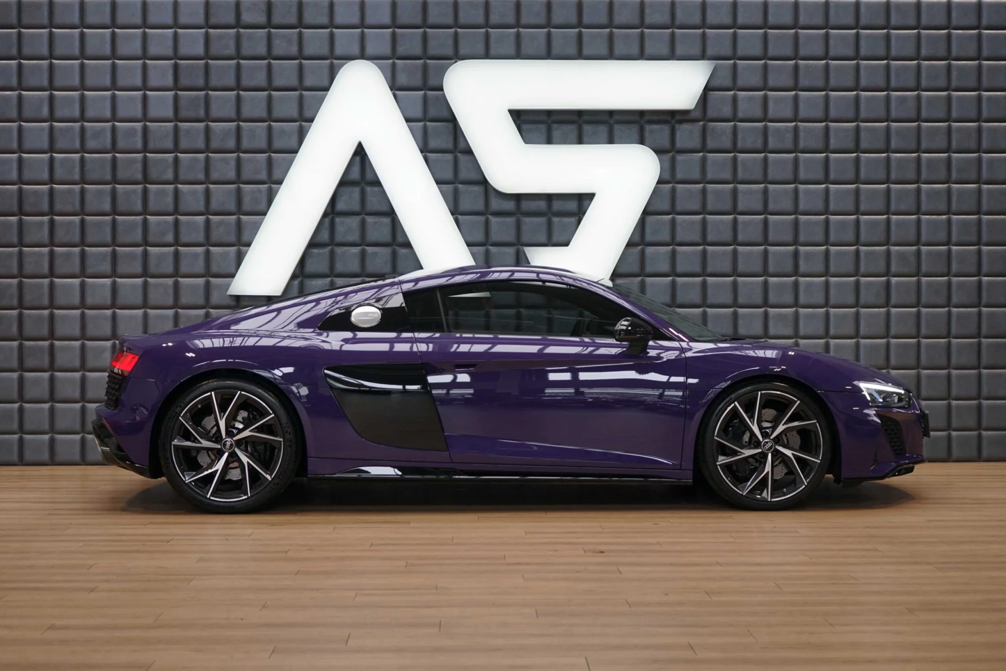 Ultraviolet Audi R8