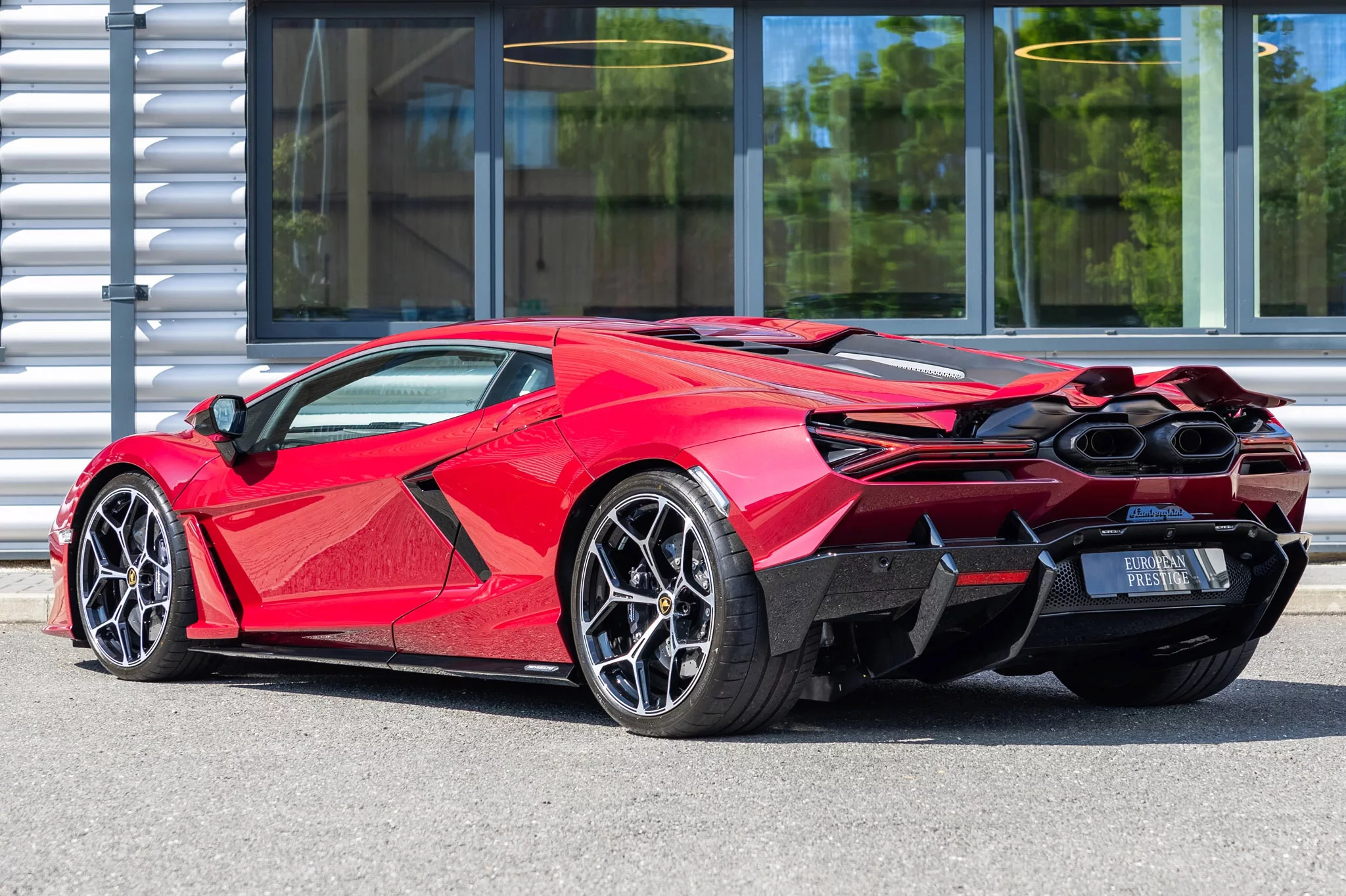 Amaranto Lamborghini Revuelto