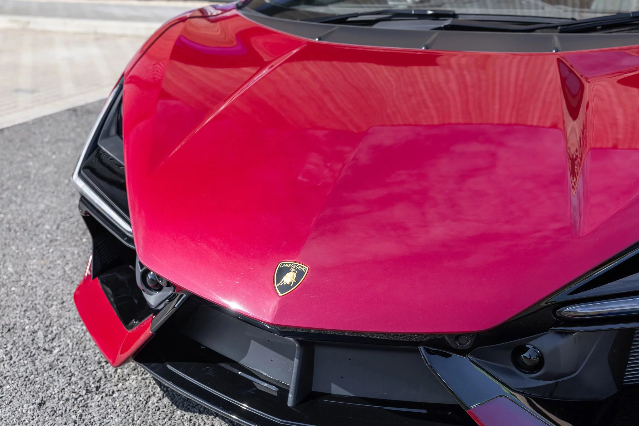 Amaranto Lamborghini Revuelto