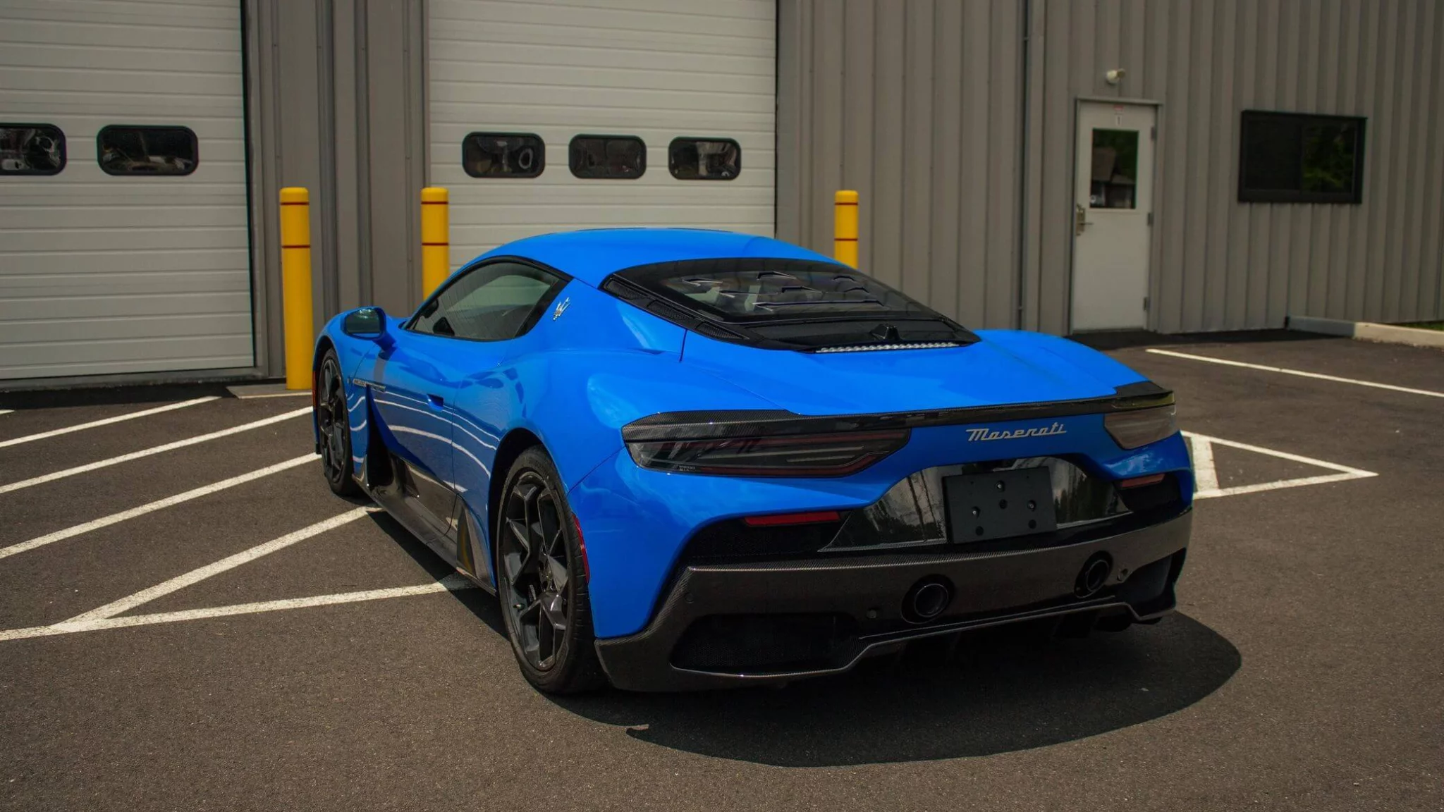 Blu Infinito Maserati MC20
