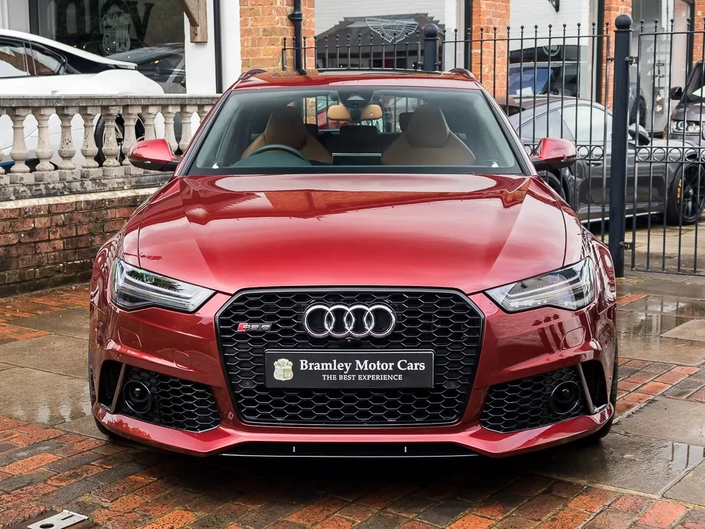 Rubino Red Audi RS6 Avant