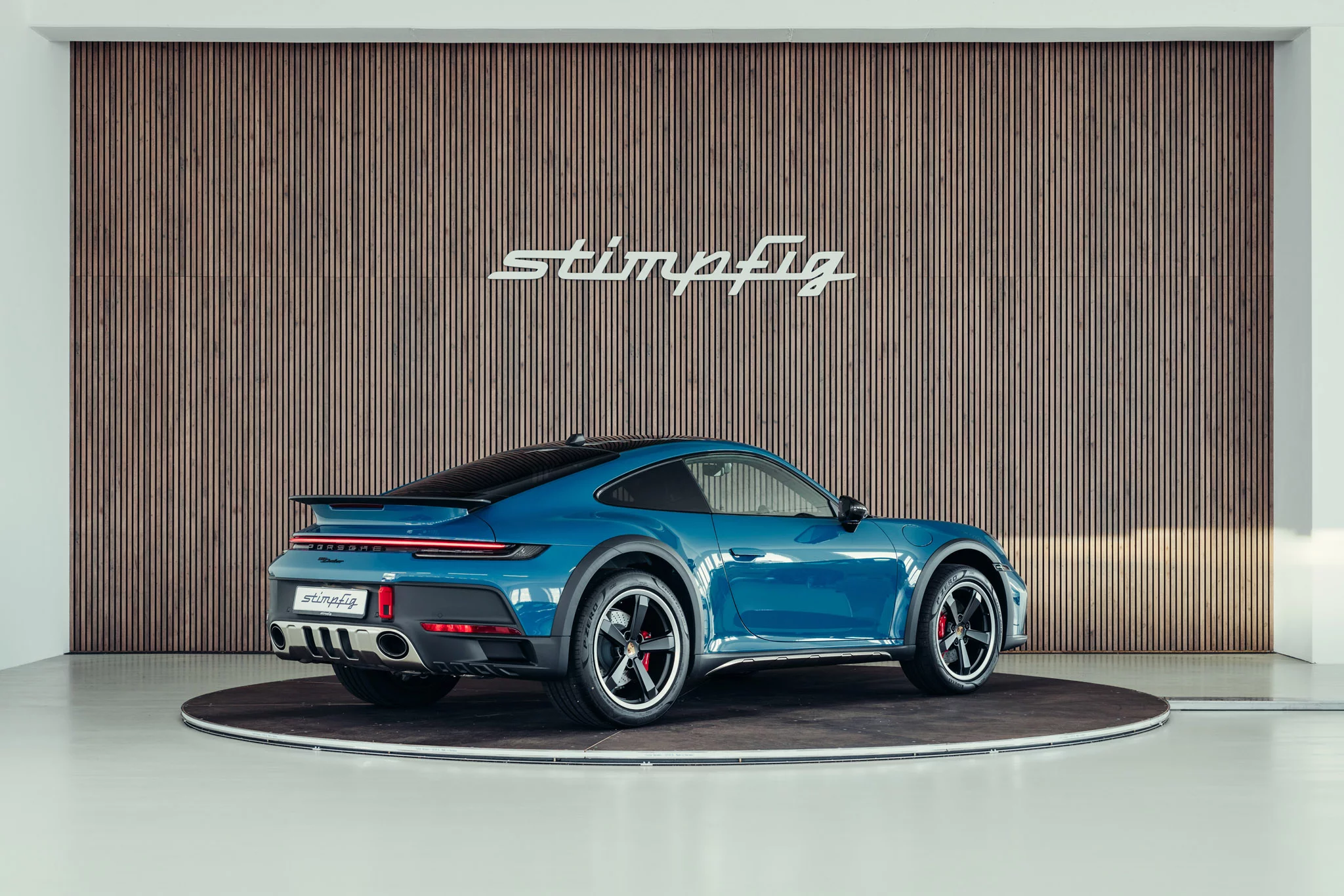 Oslo Blue Porsche 911 Dakar
